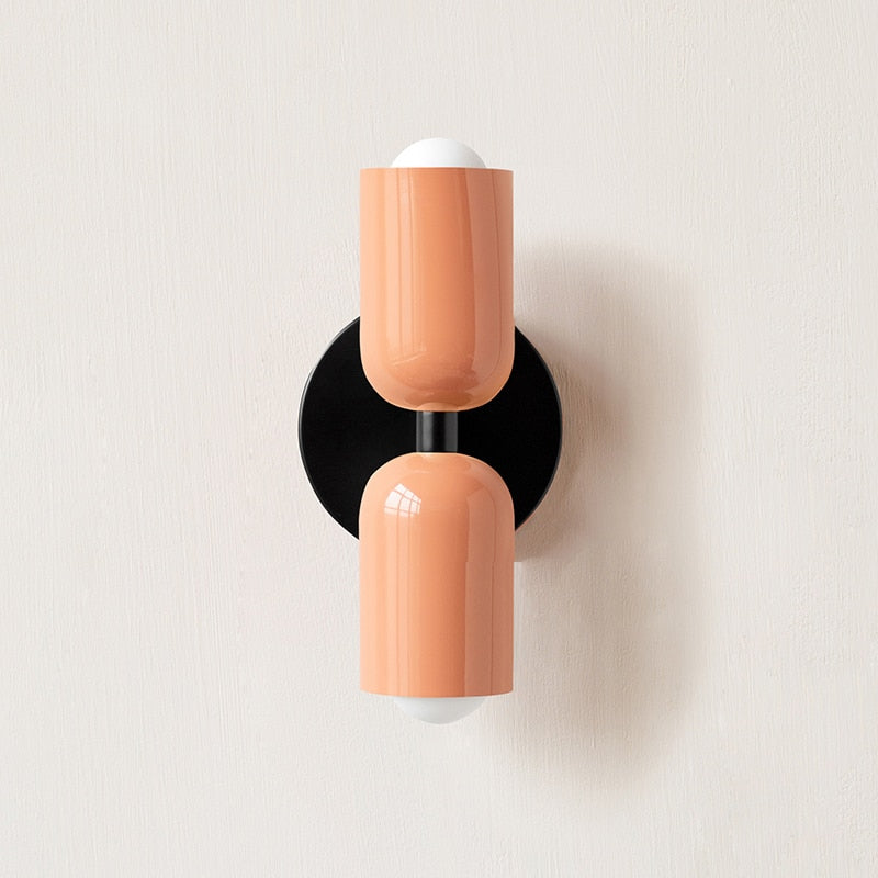 BowLift | Lively, minimalist wall lamp with two light bulbs