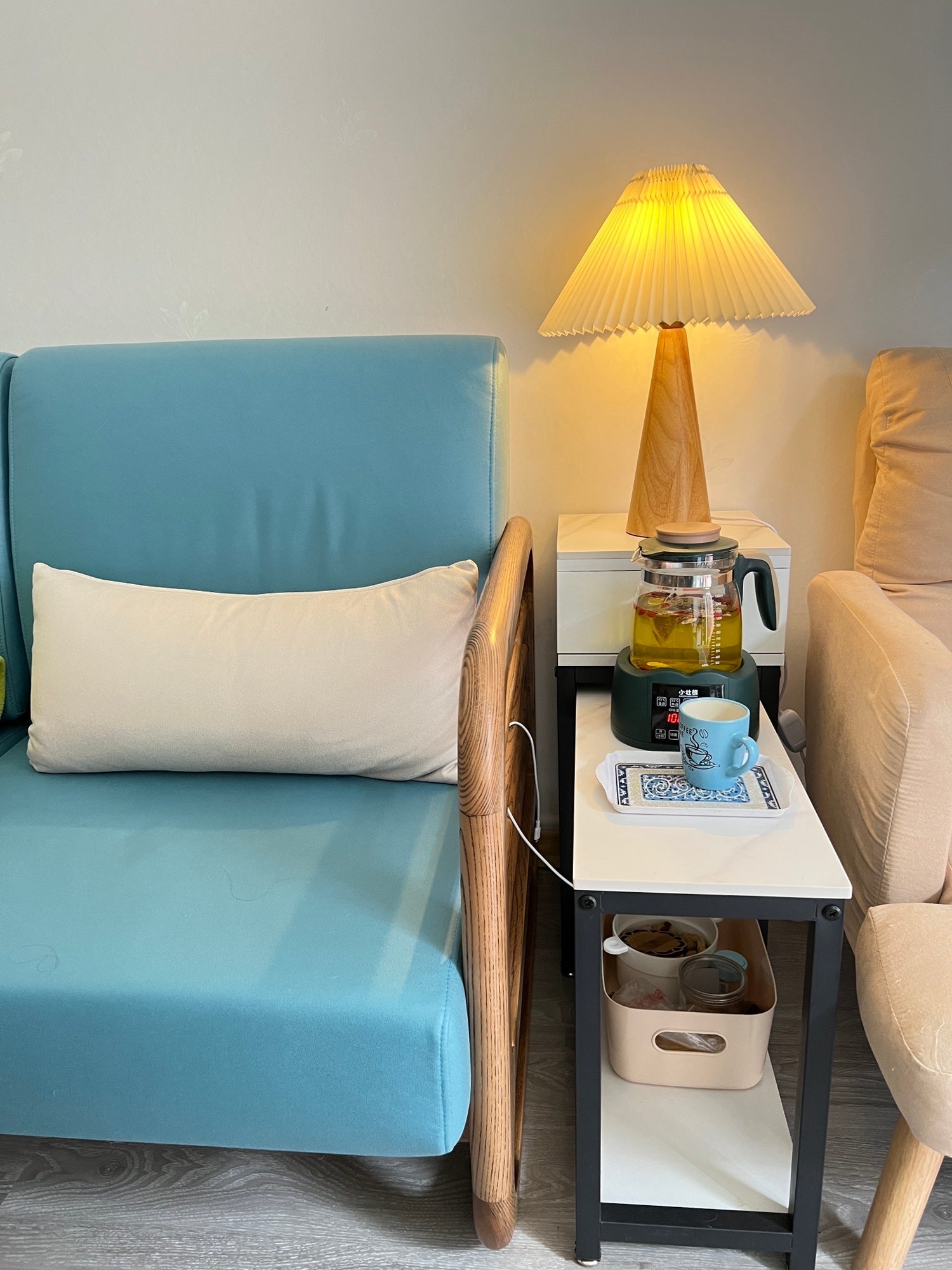 BowLift | AntiqueRadiance – Elegant Wood and Metal Table Lamp