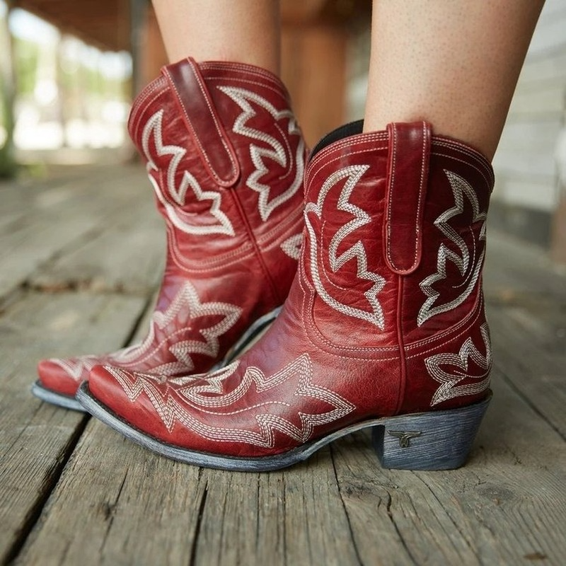 BowLift | Embroidered Cowboy Boots made of Leather