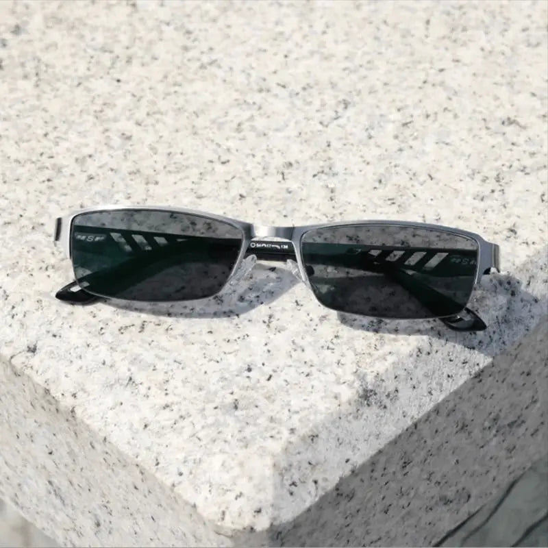 BowLift | Ultra-light multifocal self-tinting reading glasses