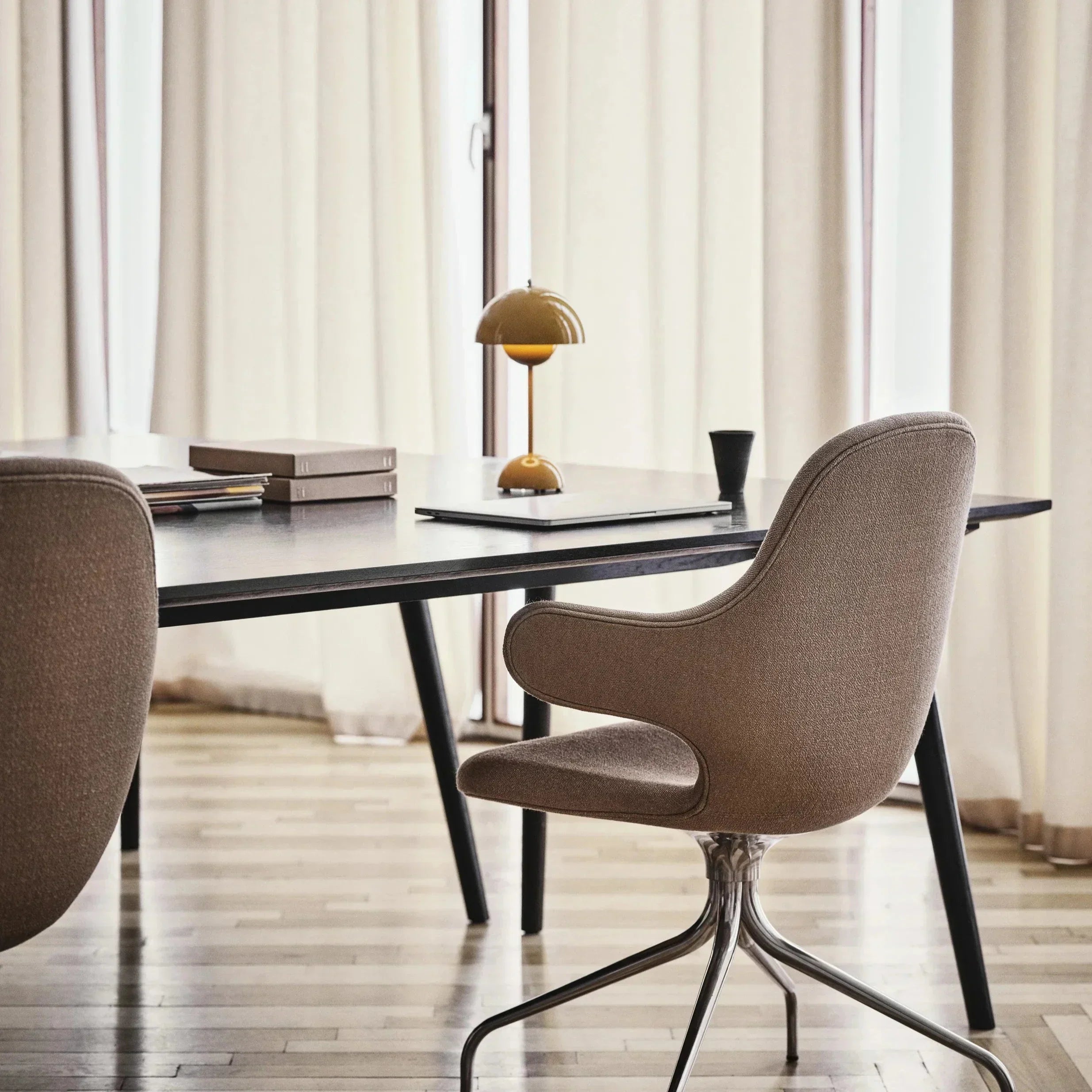 BowLift | Lunarglo | LED table lamp