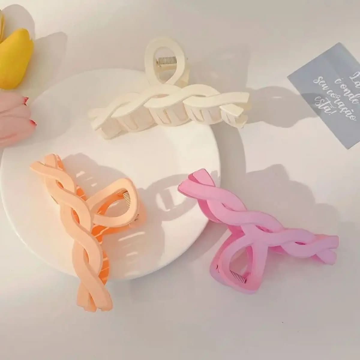 BowLift | Elegant hair clip with strong hold for every hair type