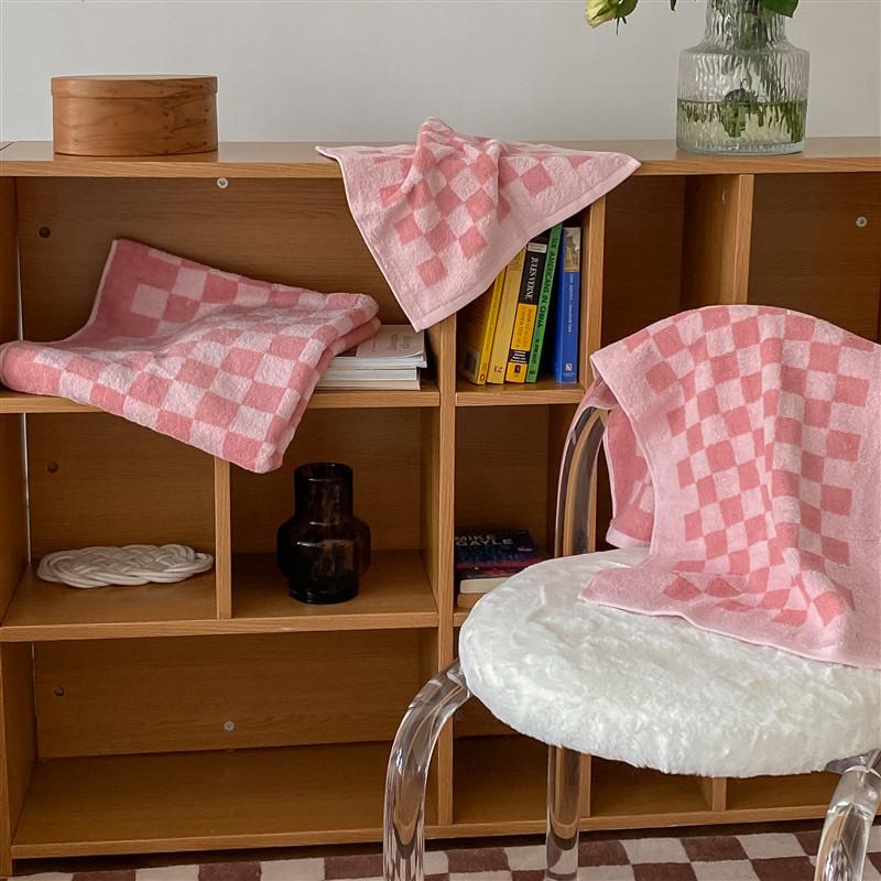 BowLift | Checkerboard Plus Towel Collection