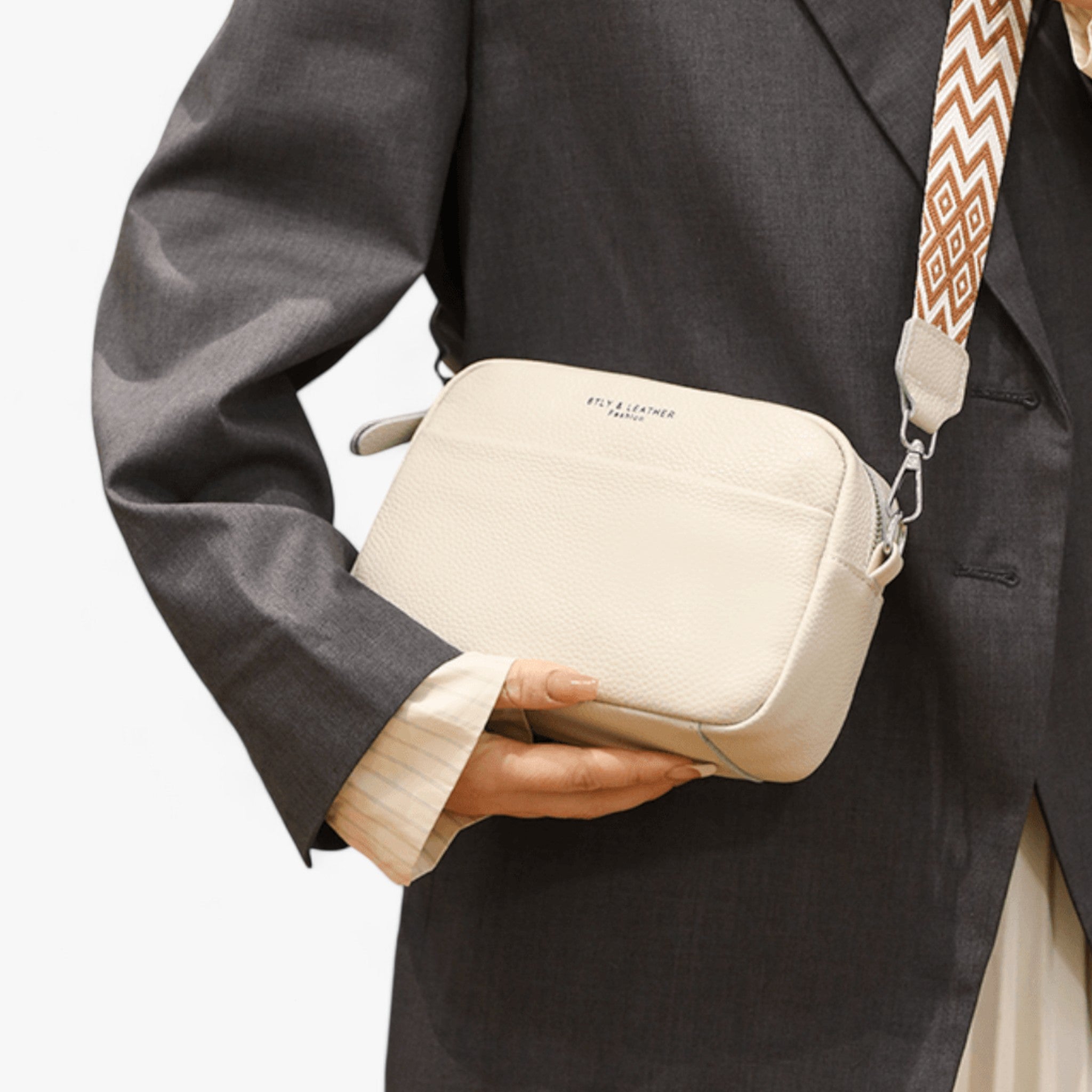 BowLift | CrossbodyBag – Elegant Leather Women’s Handbag