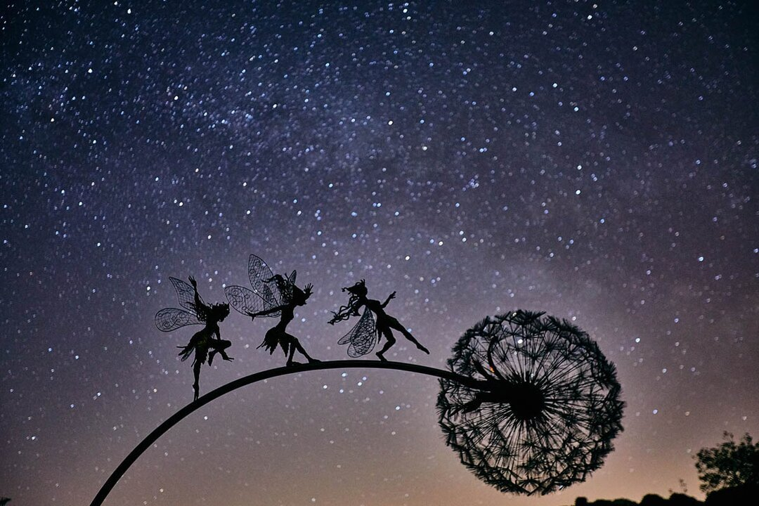 BowLift | Perfect Wonderland Garden Decoration -The Naughty Spirits Are Dancing