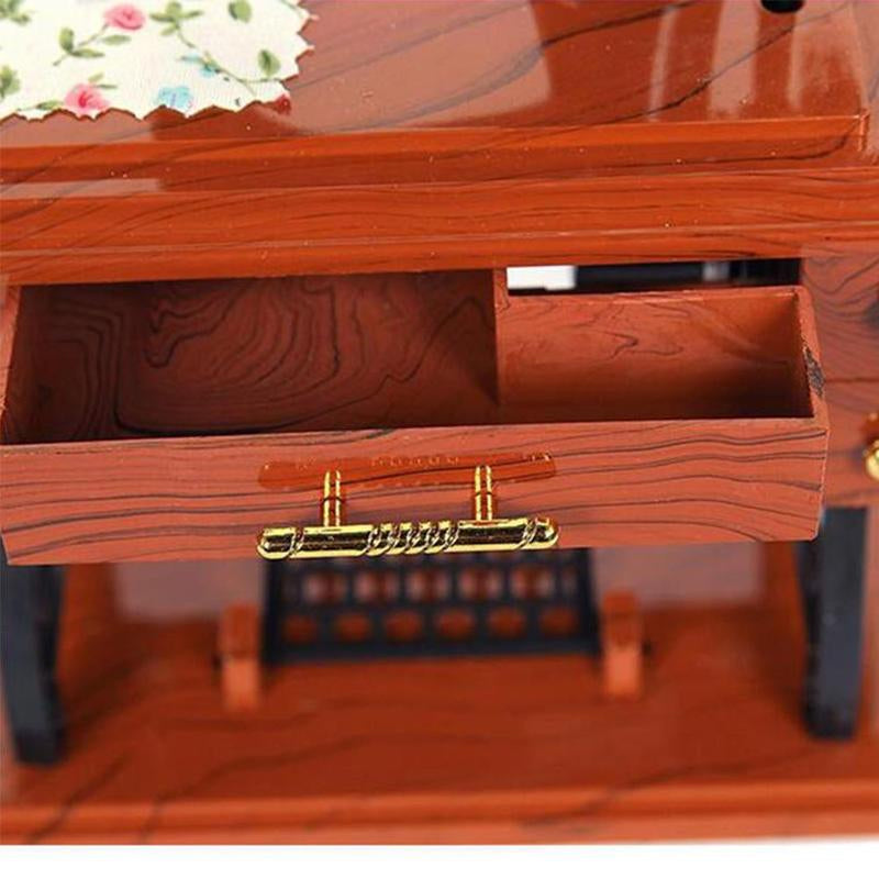 BowLift | Mini Craft Retro Sewing Machine Decor