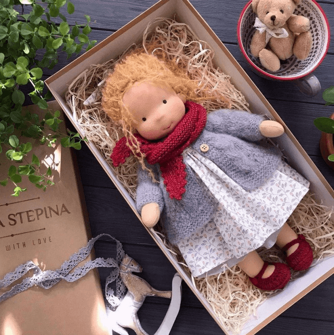 BowLift | Handcrafted Waldorf Cuddle Doll – Poppi