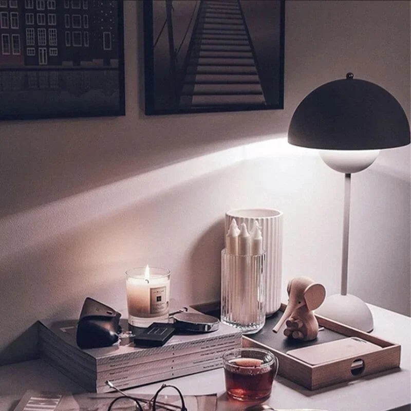 BowLift | Modern Table Lamp - this is USB WARNING