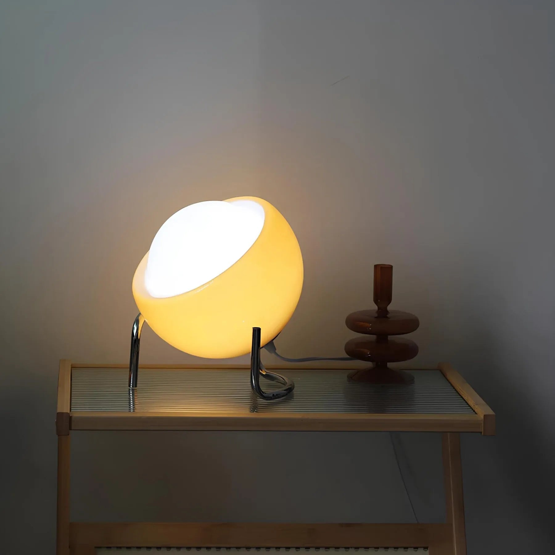 BowLift | Automatic table lamp with motion sensor
