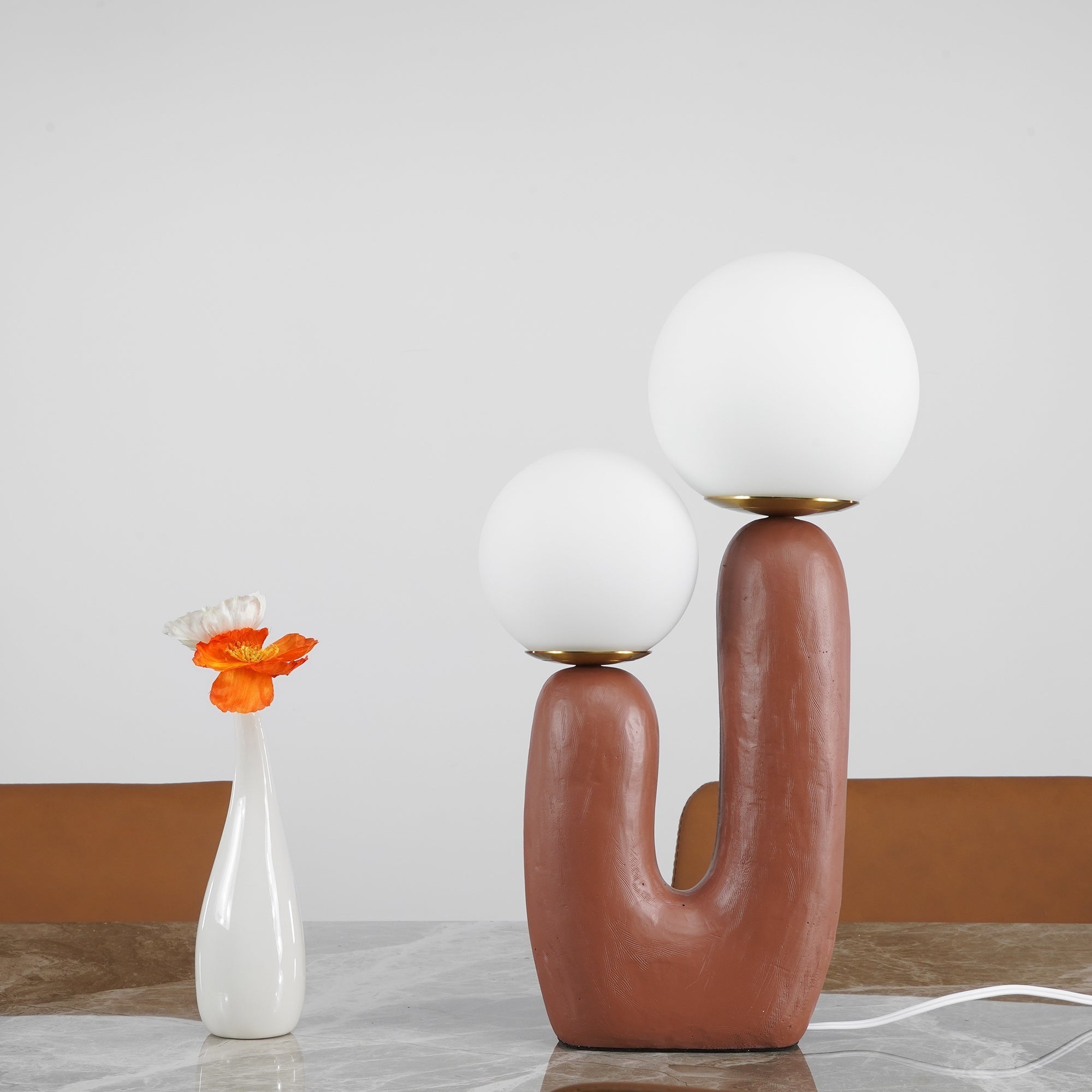 BowLift | Contemporary Style Table Lamp with Natural Accent