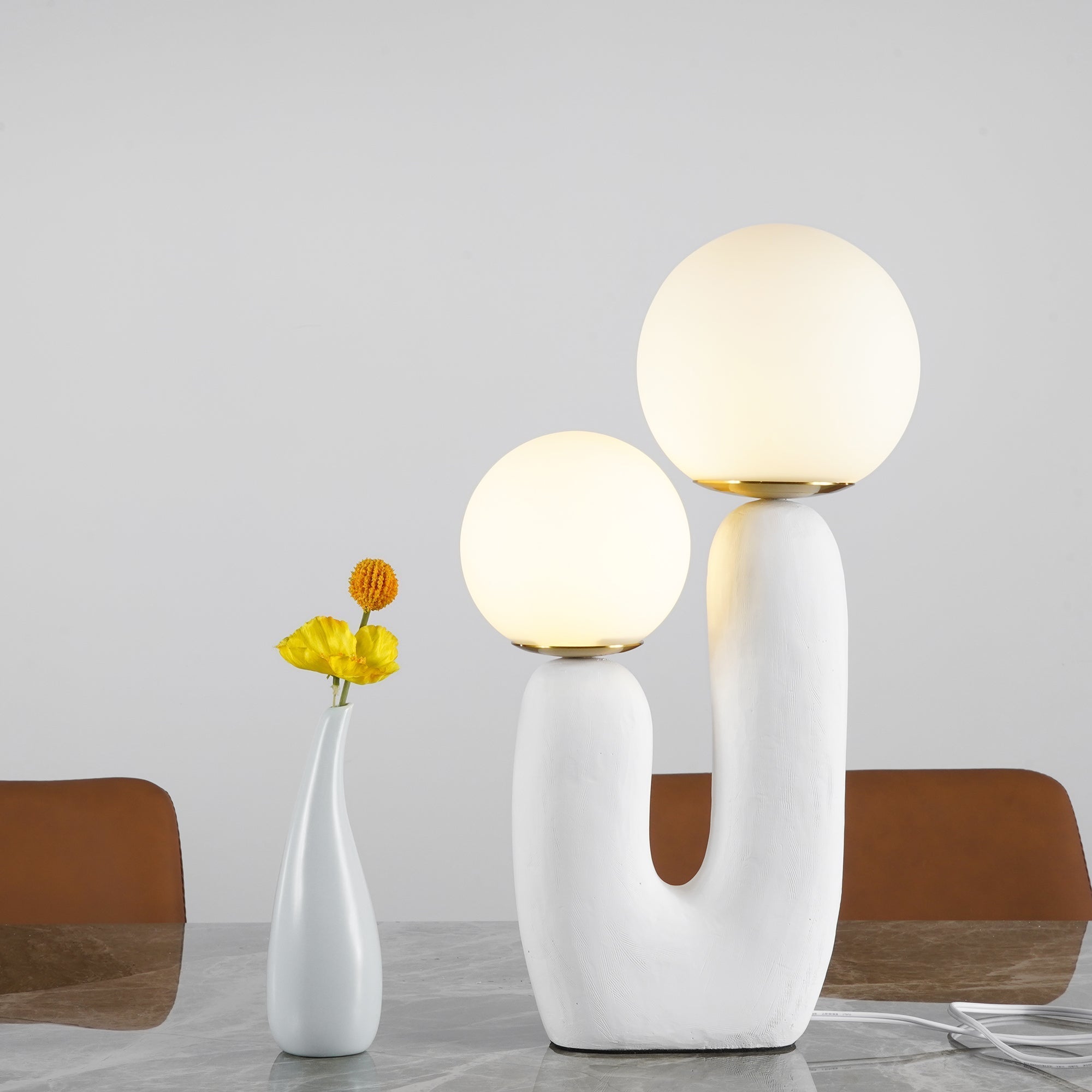BowLift | Contemporary Style Table Lamp with Natural Accent