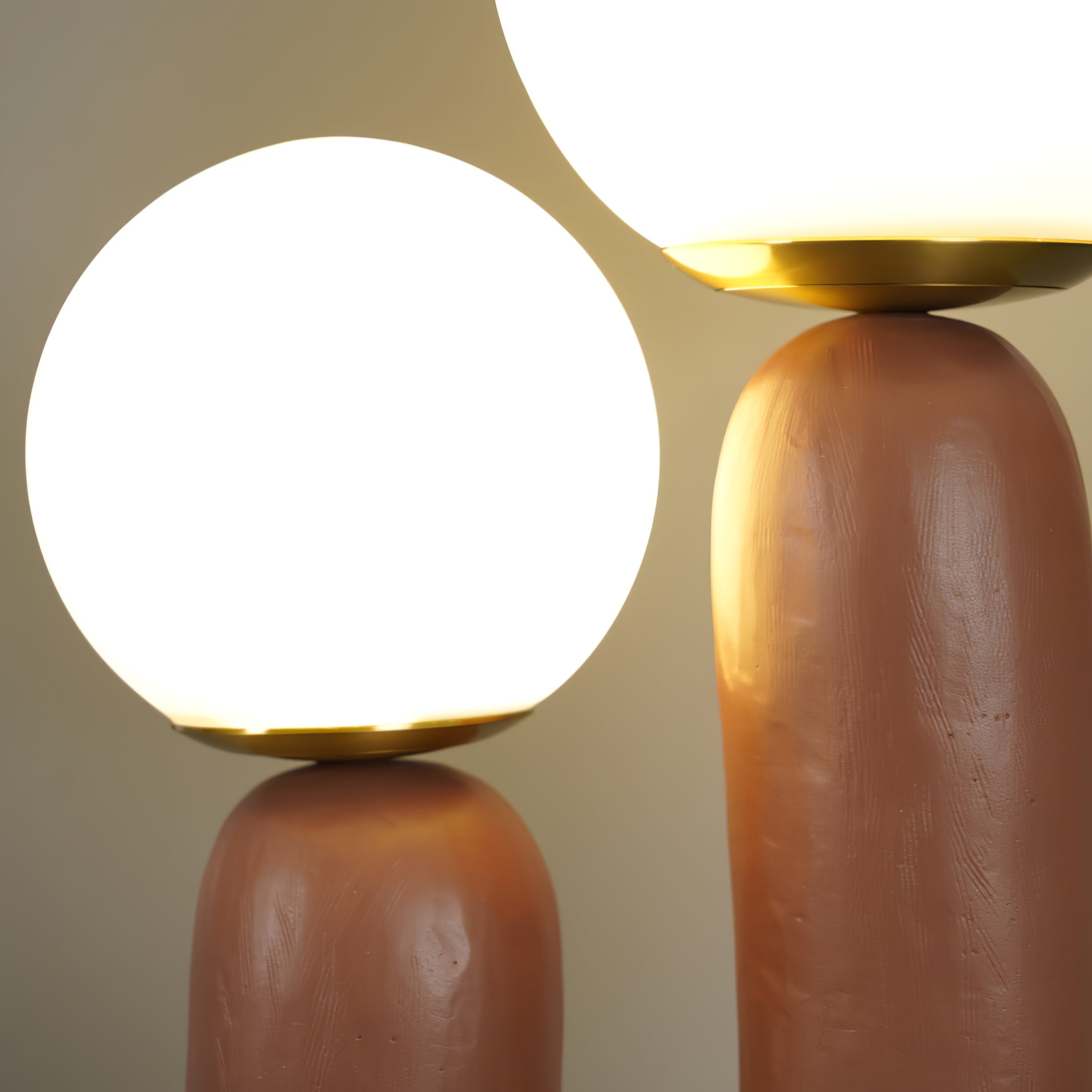 BowLift | Contemporary Style Table Lamp with Natural Accent