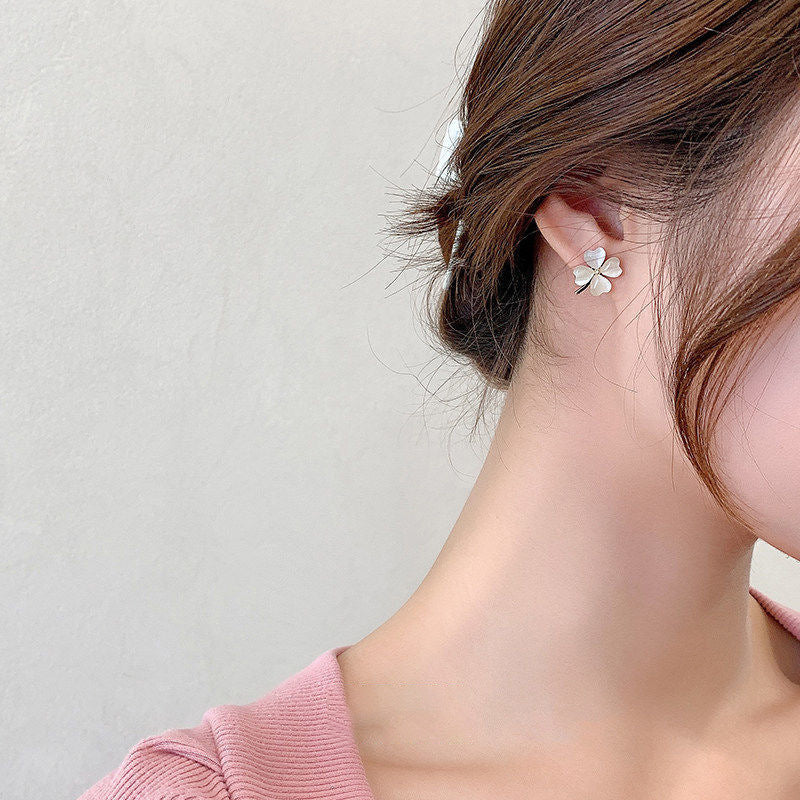 BowLift | Heart-shaped Opal Lucky Four Leaf Clover Earrings