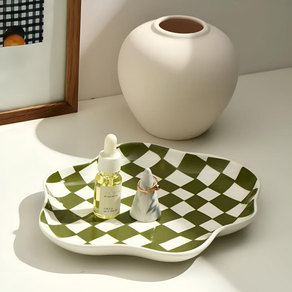 BowLift | Classic Checkered Ceramic Plate