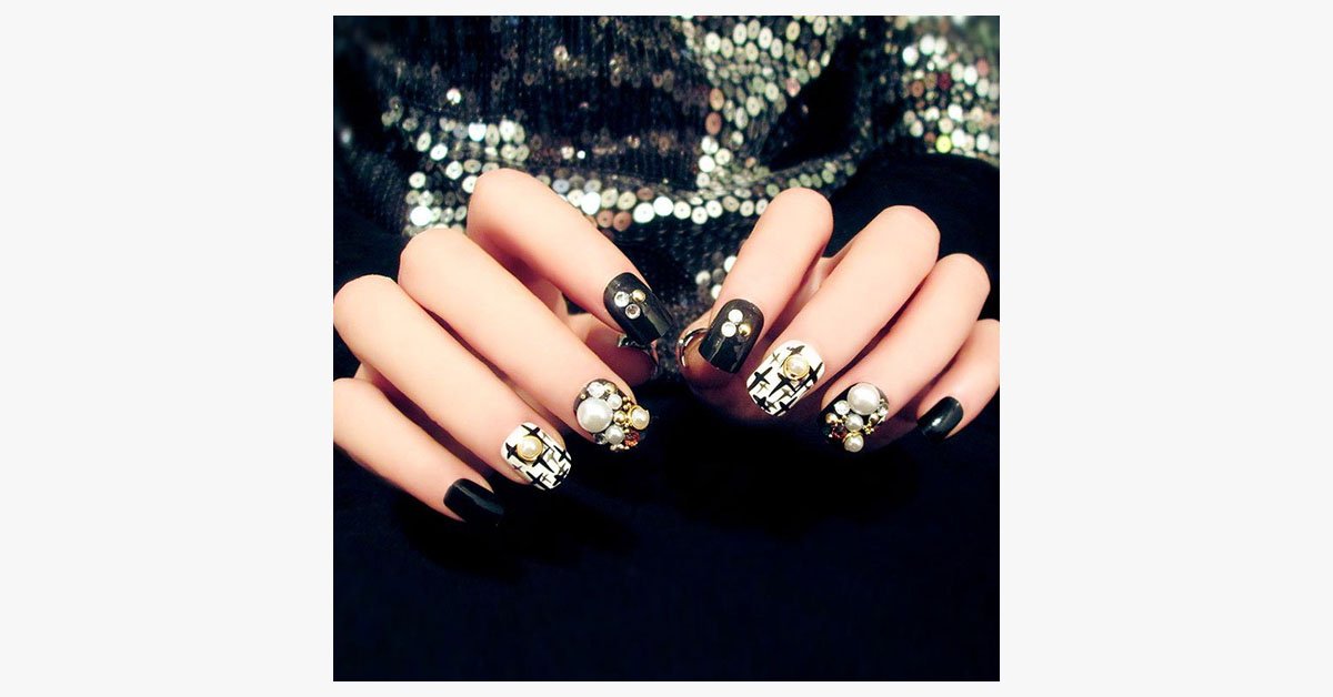 BowLift | Black Rhinestone Nails
