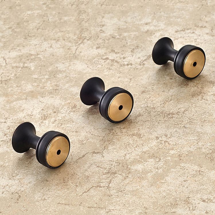 BowLift | 5-piece traditional bathroom accessory set brushed brass bathrobe hooks