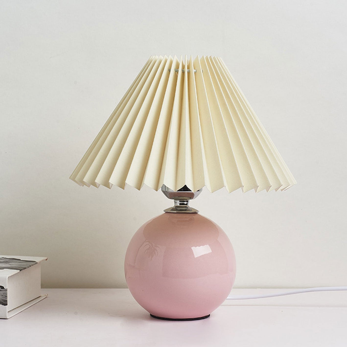 BowLift | Nordic minimalist 1-light table lamp made of ceramic with pleats