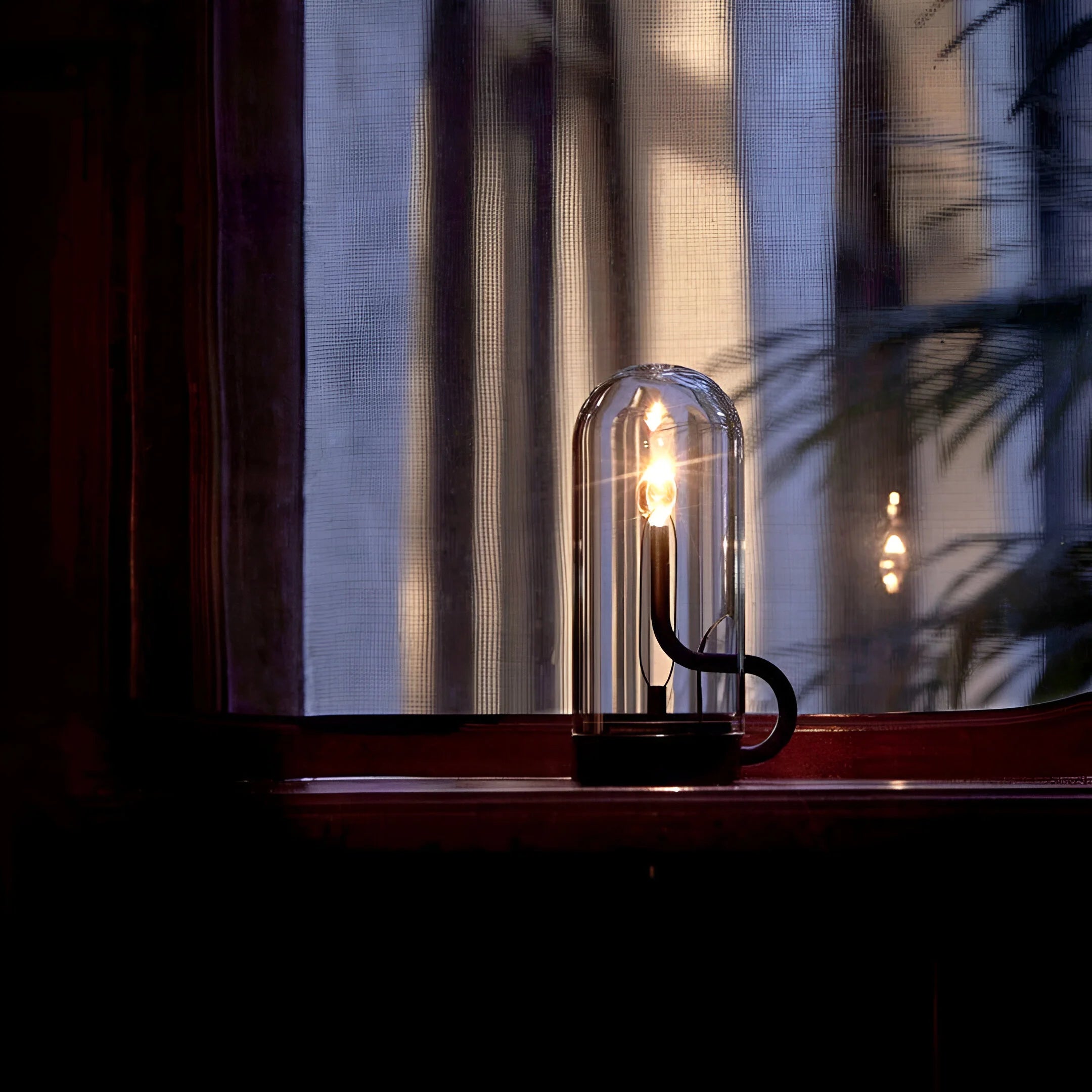 FlameGlow – Modern Candlelight Table Lamp