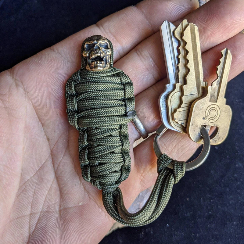 BowLift | Paracord Keychain Mummy Brass Skull
