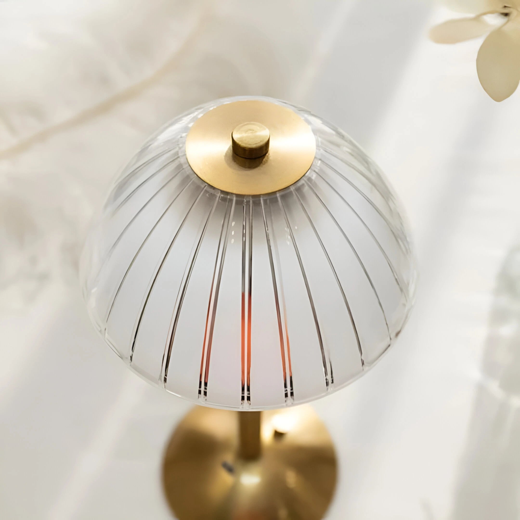 VintaGlow – Retro-Inspired Wireless Table Lamp