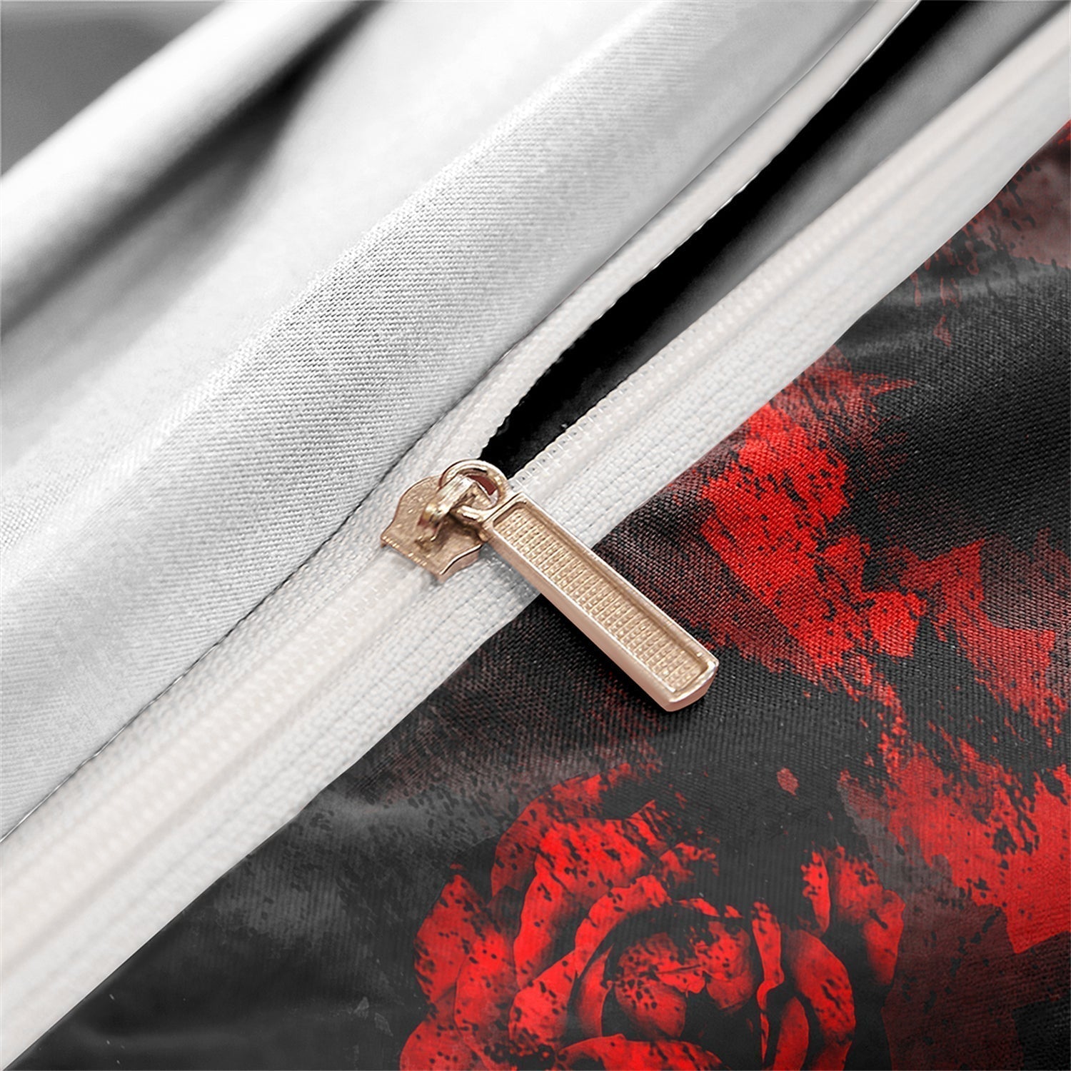 BowLift | GothicLuxe - Skull & Rose-Themed Bed Set