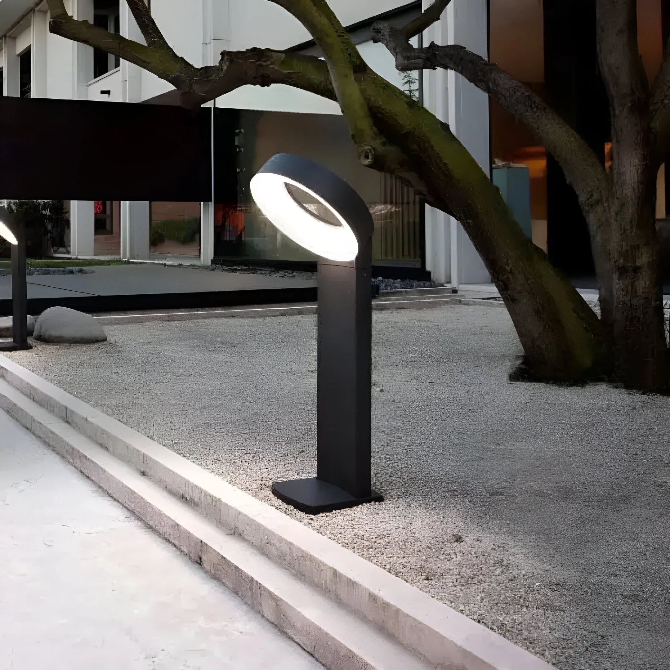 GlowArc – Radiant Outdoor Ring Light