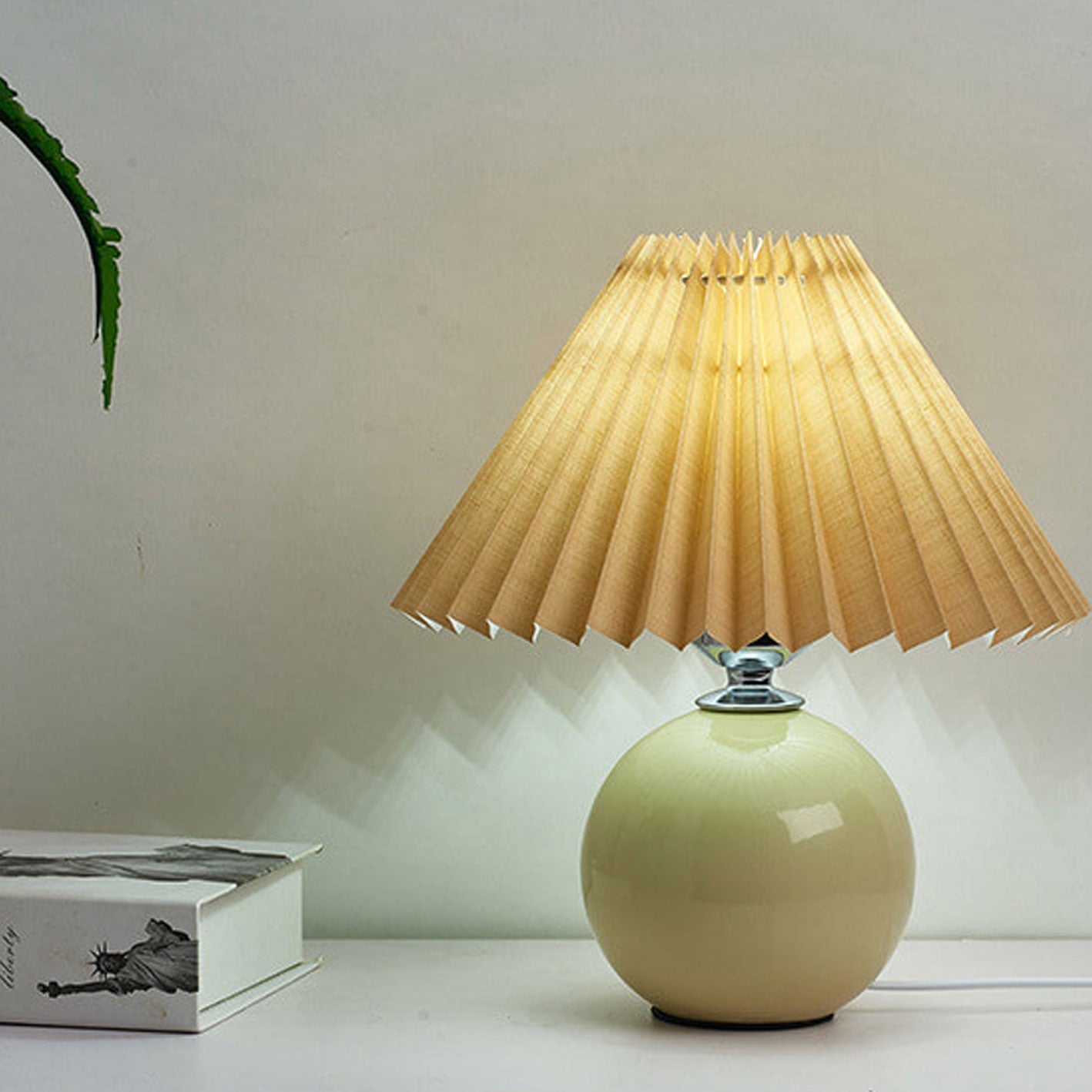 BowLift | Nordic minimalist 1-light table lamp made of ceramic with pleats