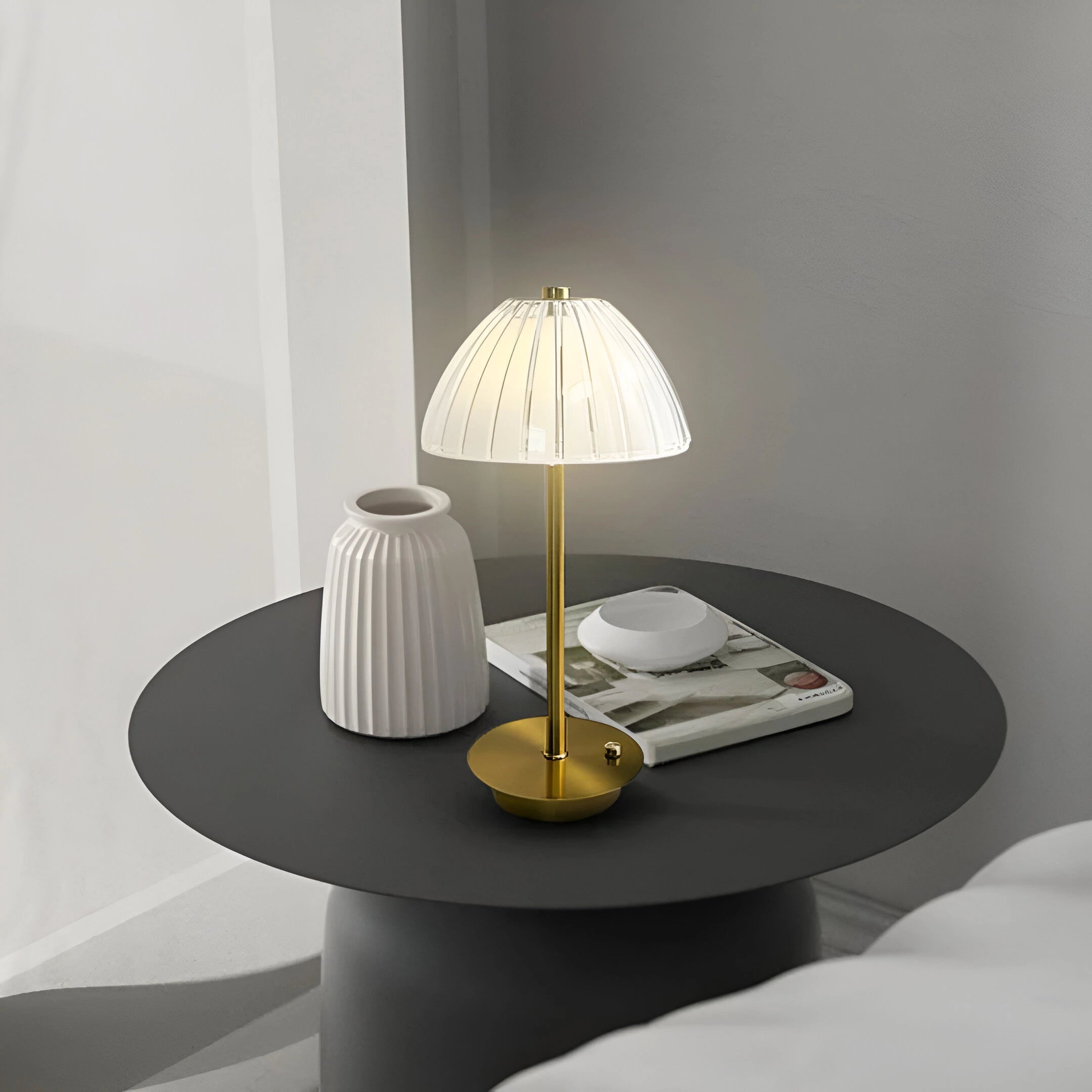 VintaGlow – Retro-Inspired Wireless Table Lamp