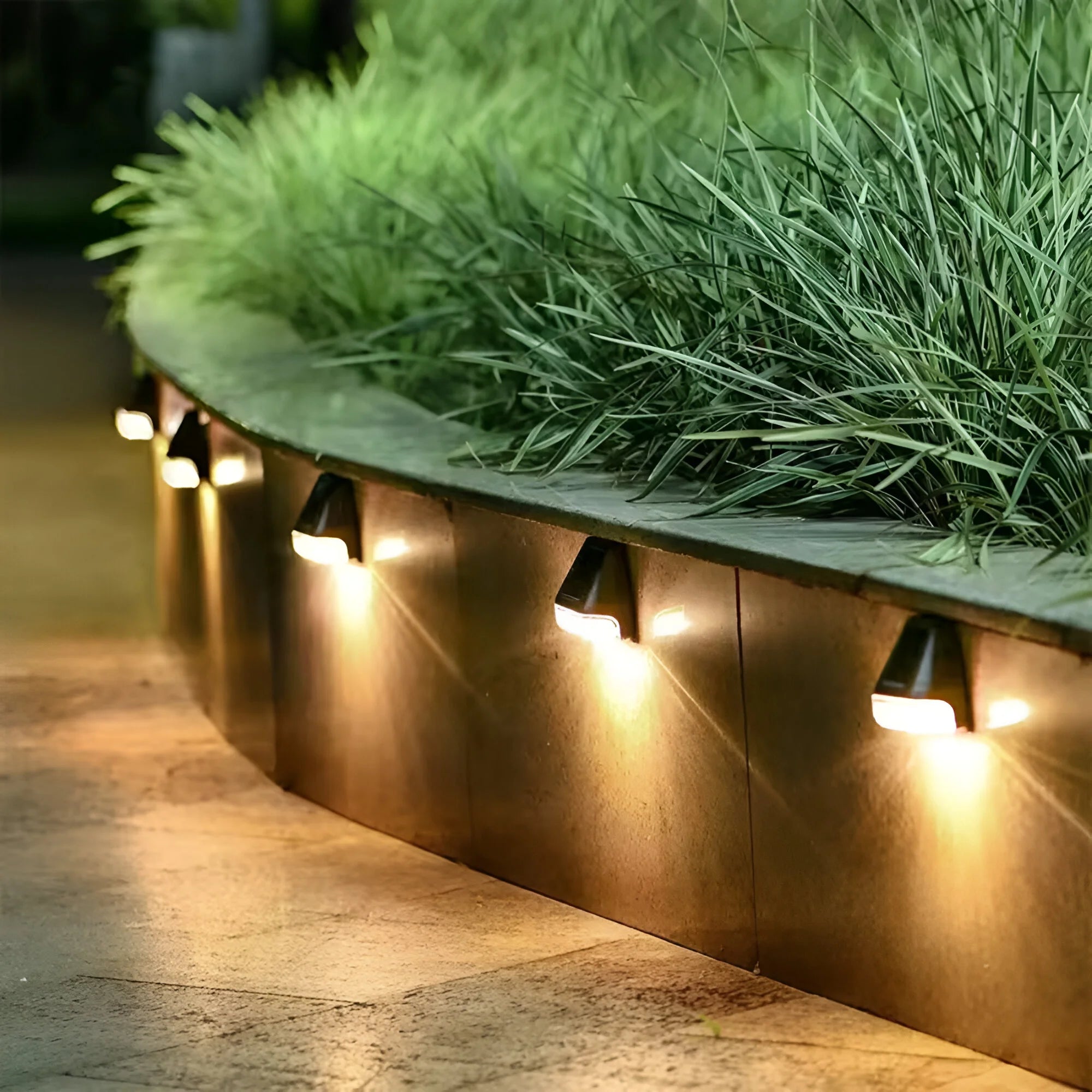 LumiLuxe – Elegant Solar Garden Light