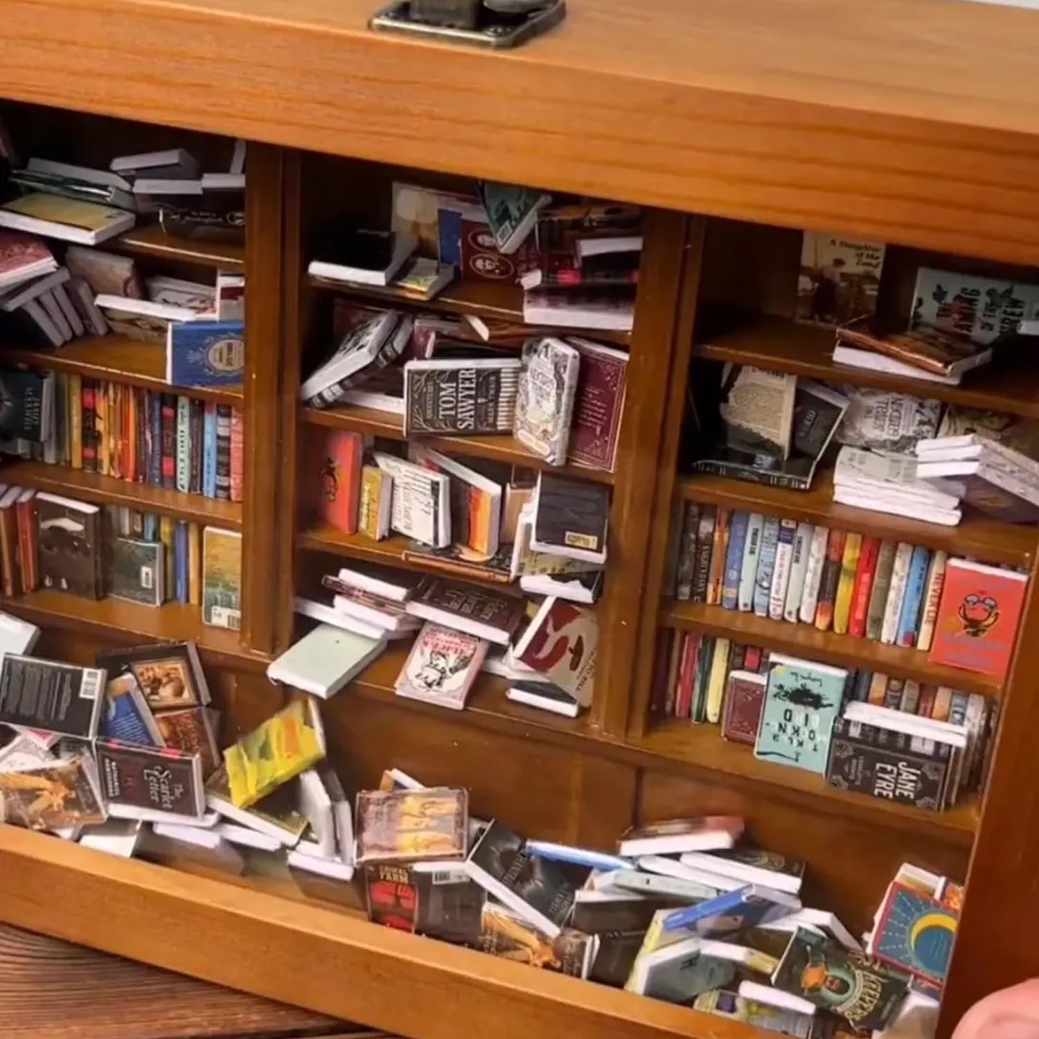 BowLift | Handmade Anxiety Bookshelf | Shake Away Your Anxiety