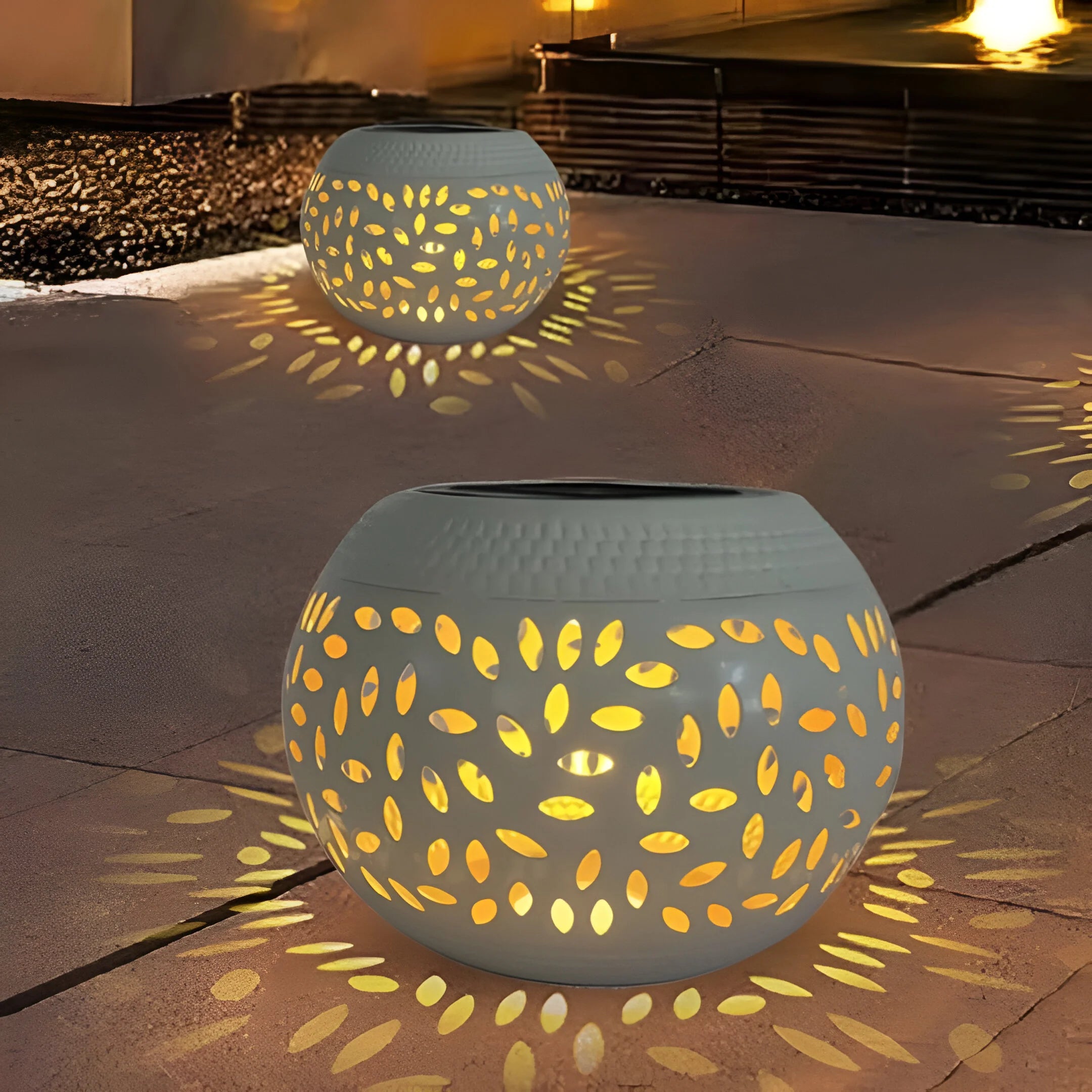 RadianceGlow – Solar Garden Light with Dotted Light Pattern
