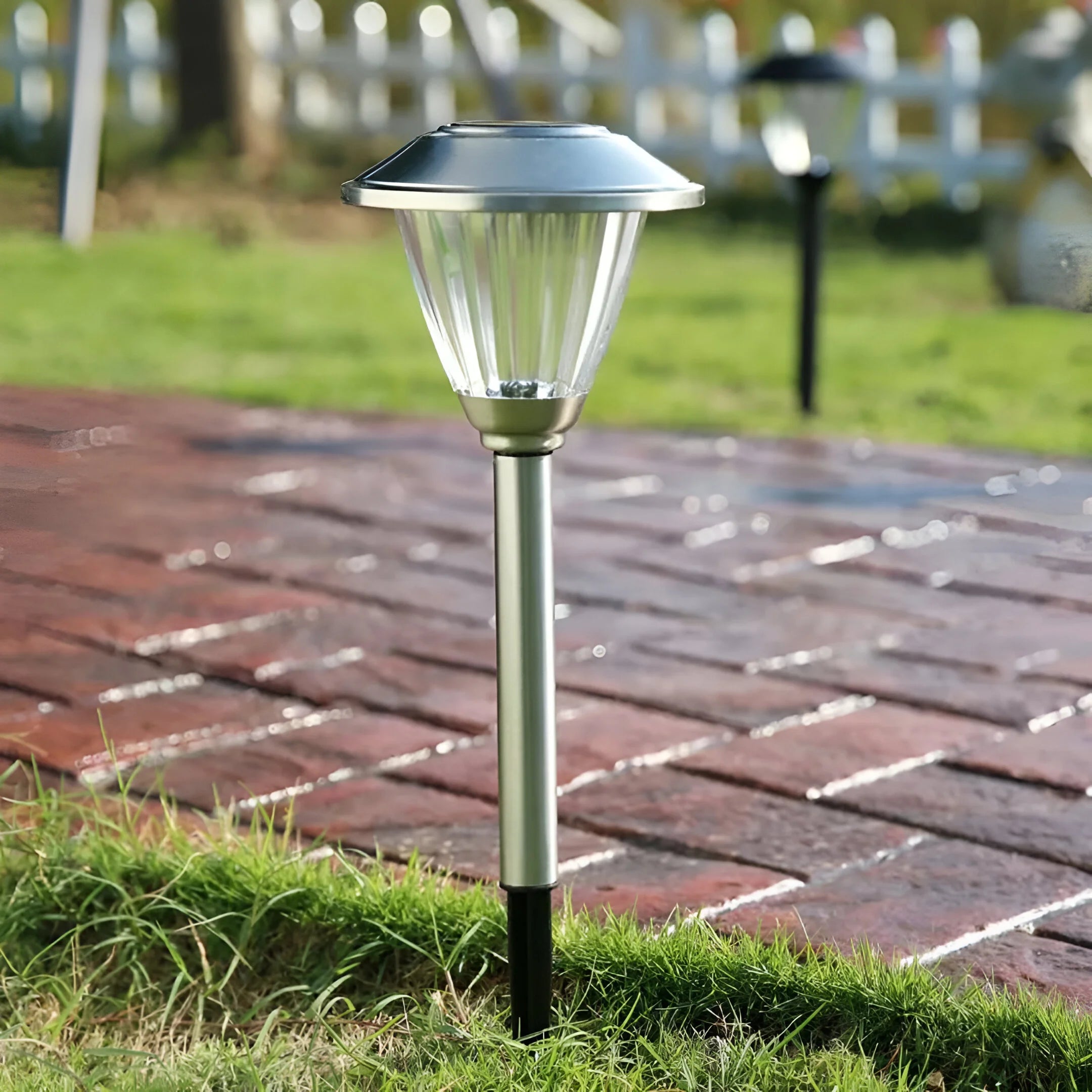 LumiArc – Solar Powered Garden Light