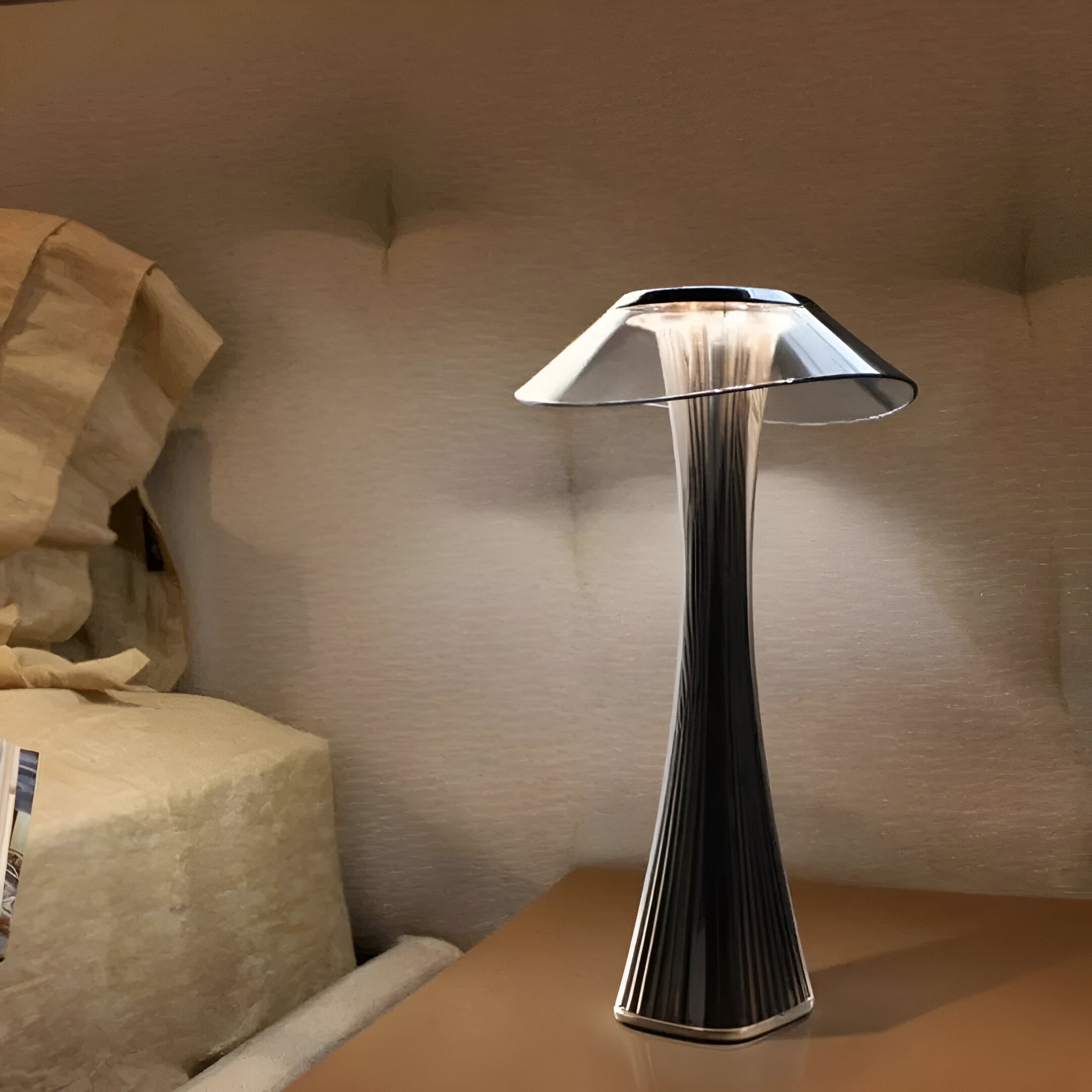 LumiLuxe – Diamond LED Table Lamp