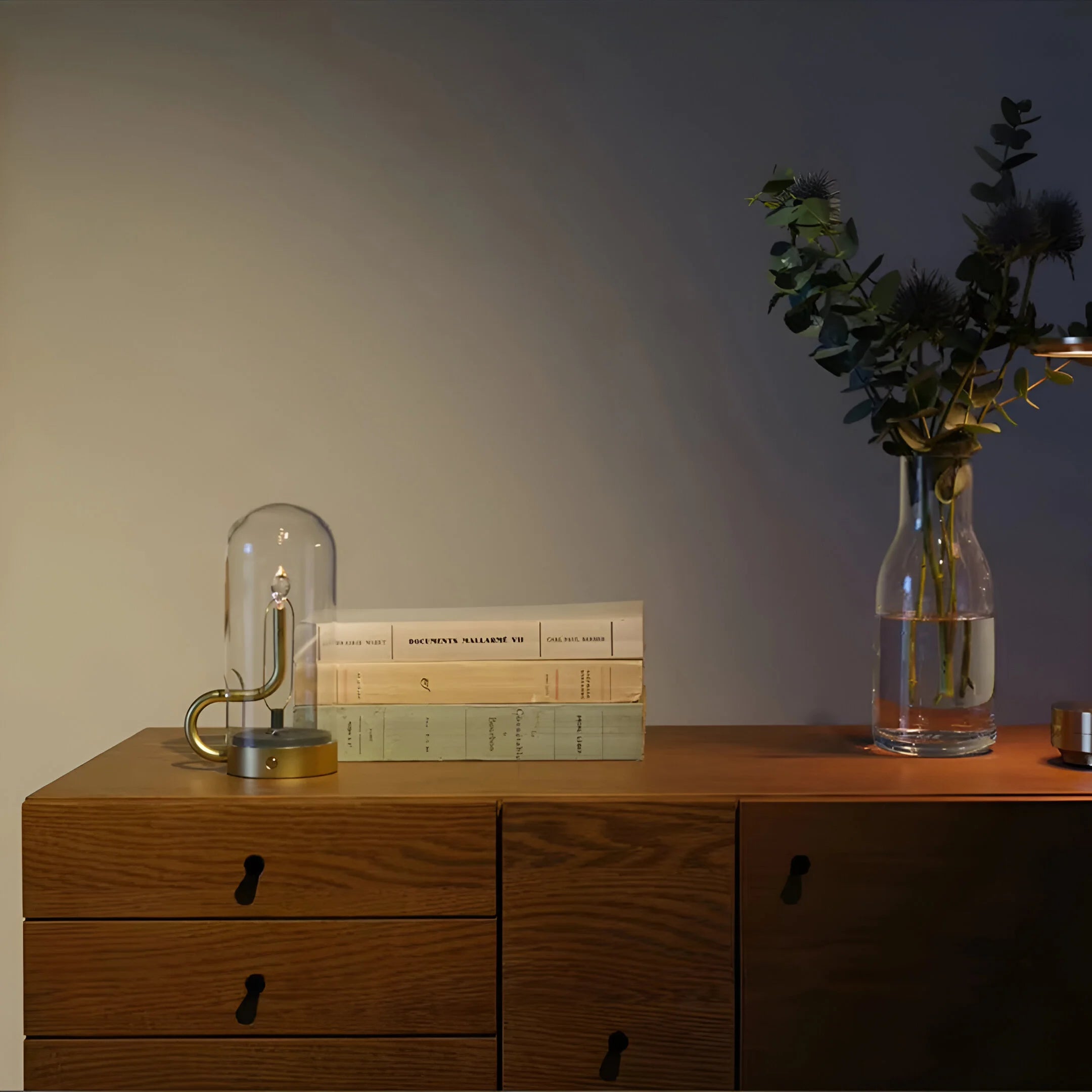 FlameGlow – Modern Candlelight Table Lamp