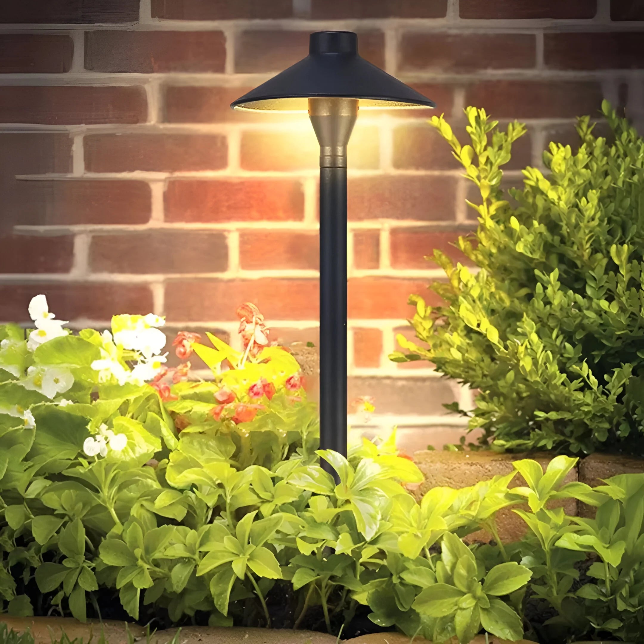 LumeEdge – Sleek Aluminum Garden Light