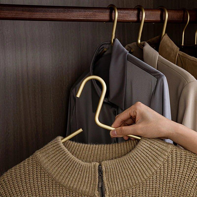 BowLift | 5 pieces of hangers made of solid matte gold/silver │ Seamless wardrobe organizer made of metal