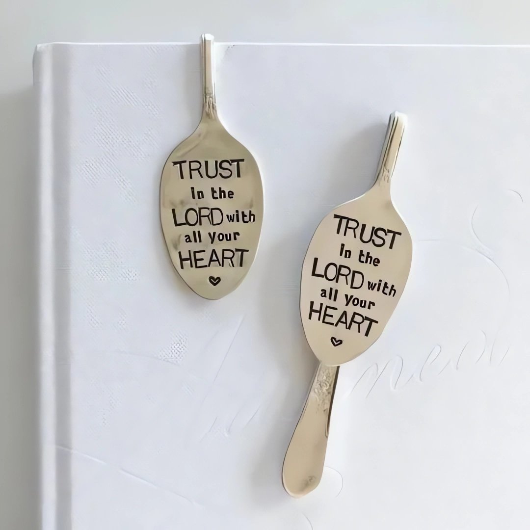 BowLift | Funny Spoon Bookmark -the perfect gift for a bookworm