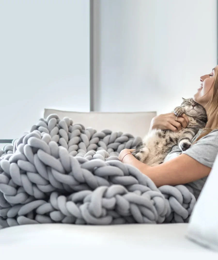 BowLift | Chunky Knit Handmade Weighted Throw – Ultra-Cozy & Stylish Blanket