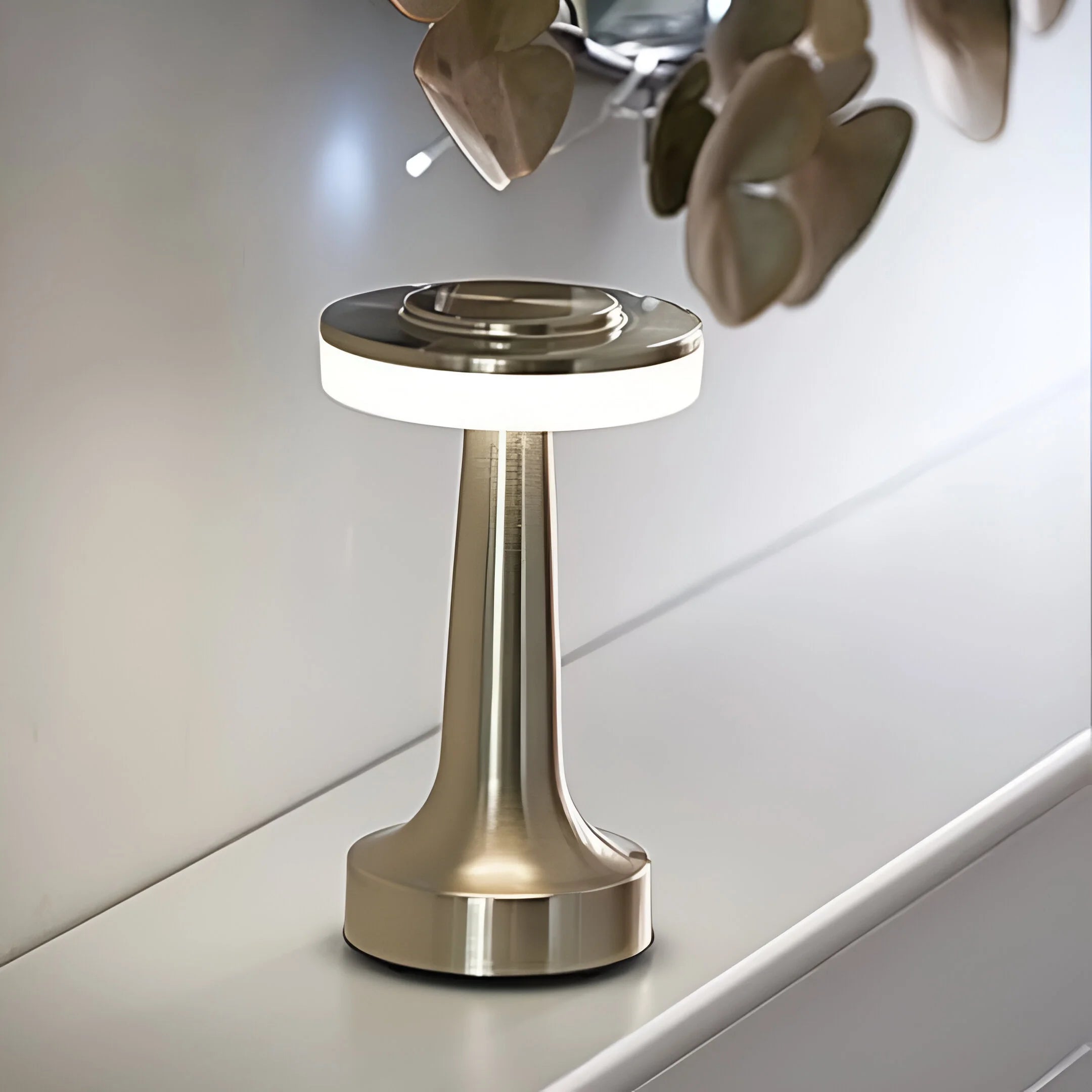 LumeEdge – Sleek Wireless Table Lamp