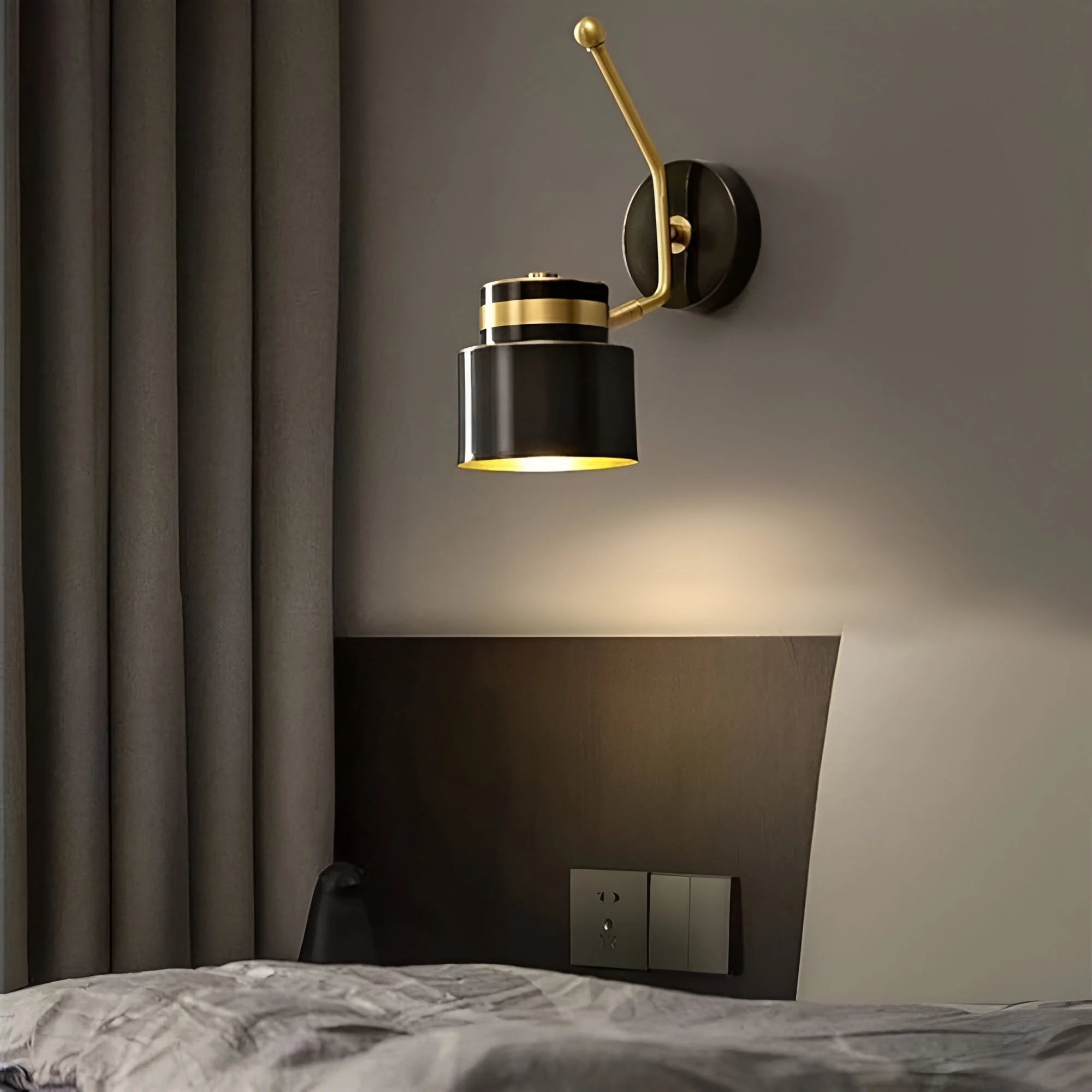 GloriaGlow – Black Glossy Cylinder Wall Light