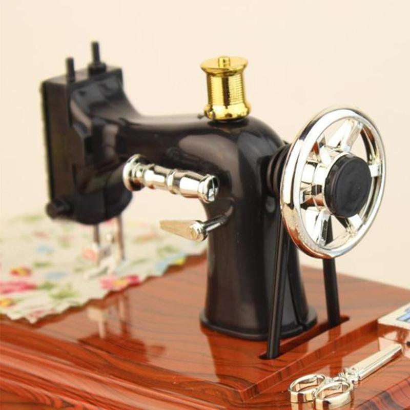 BowLift | Mini Craft Retro Sewing Machine Decor