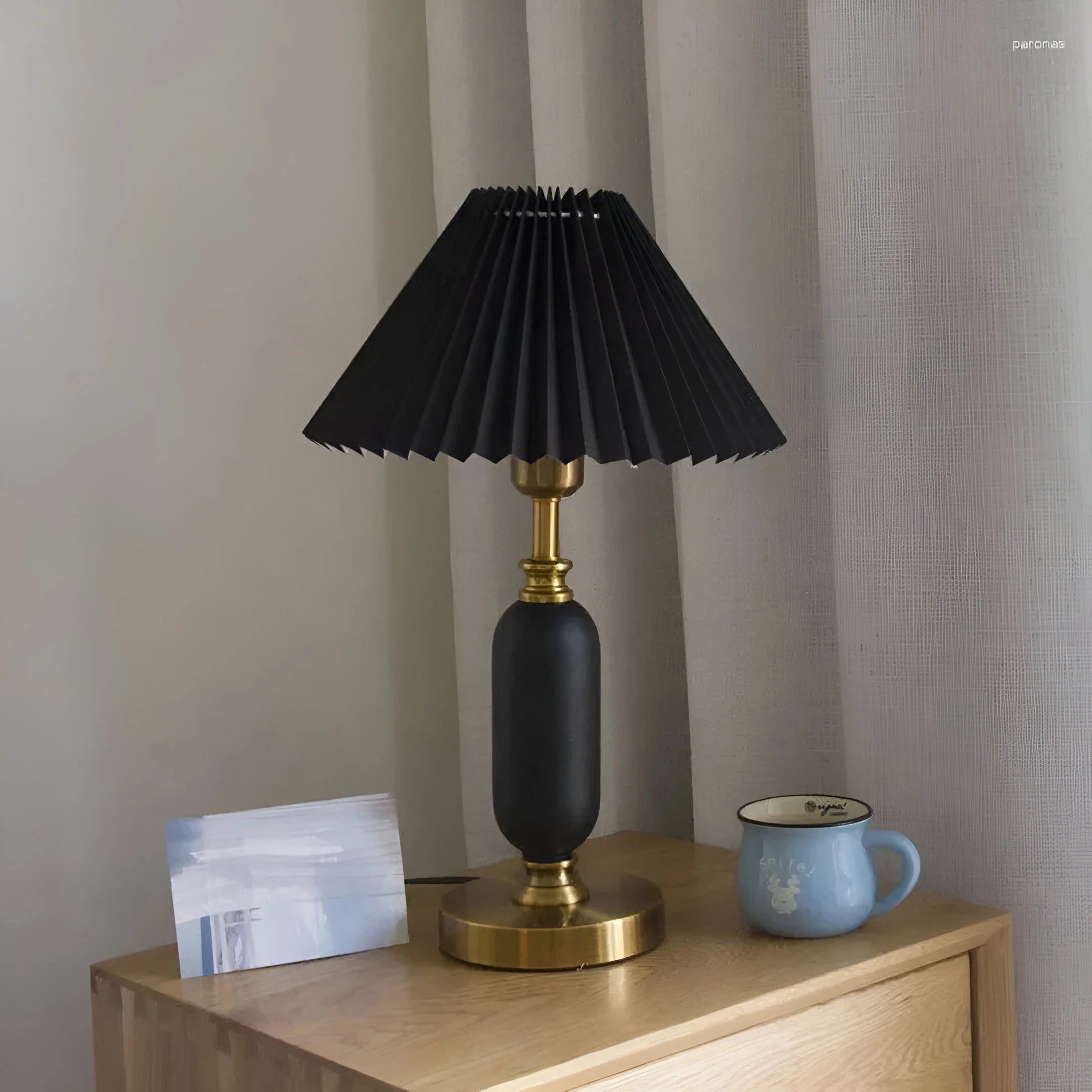 CelestialGlow – Vintage-Inspired Reflection Table Lamp
