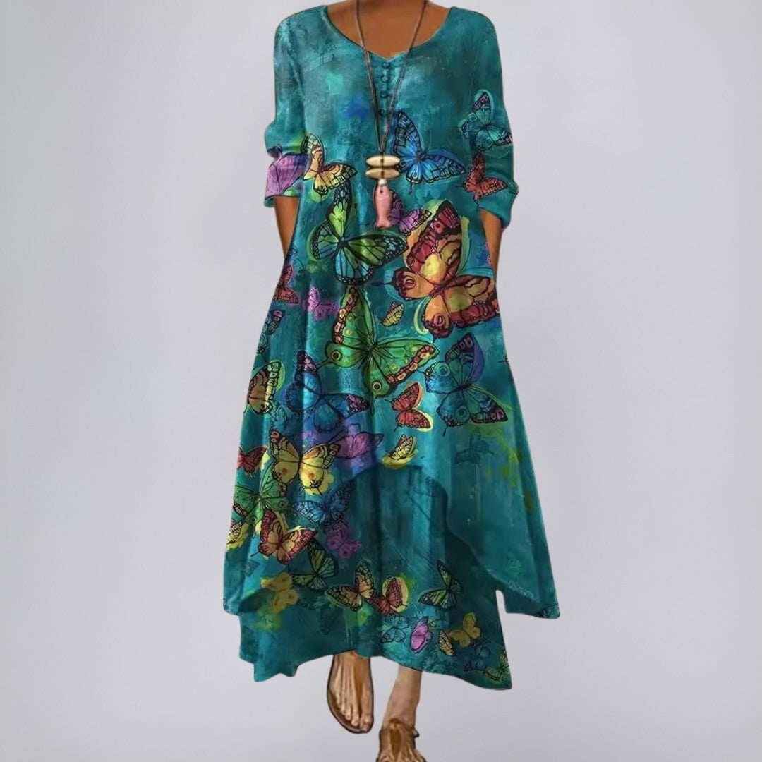 Vintage-Inspired Dress with Lace and Pleated Detailing