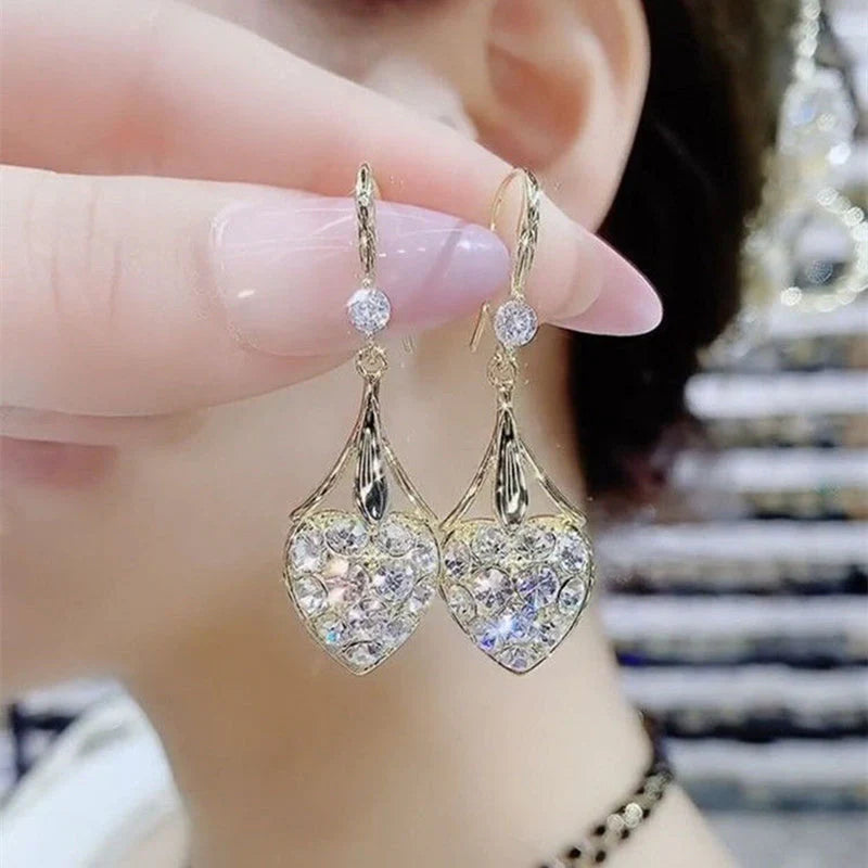 BowLift | Heart shaped diamond earrings