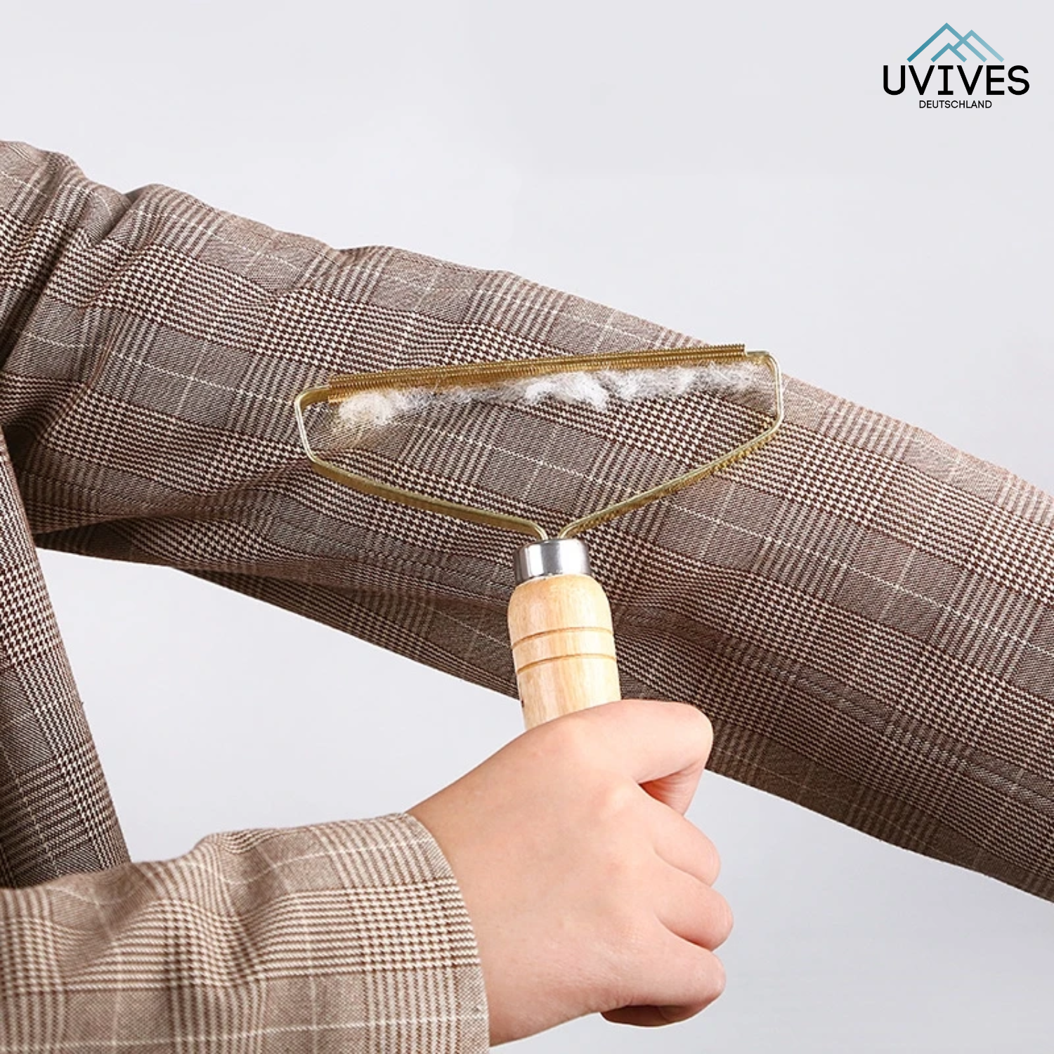 BowLift | DustClaw – Hair out, cleanliness in!