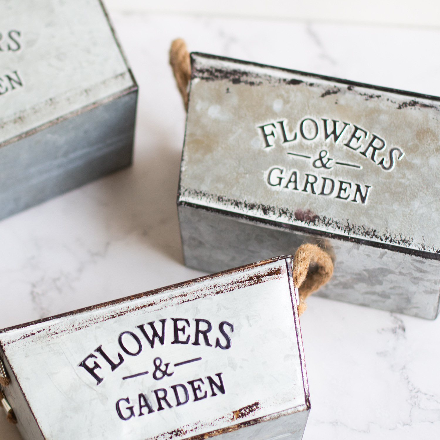 BowLift | Decorative flower and garden container made of metal with hemp rope handles