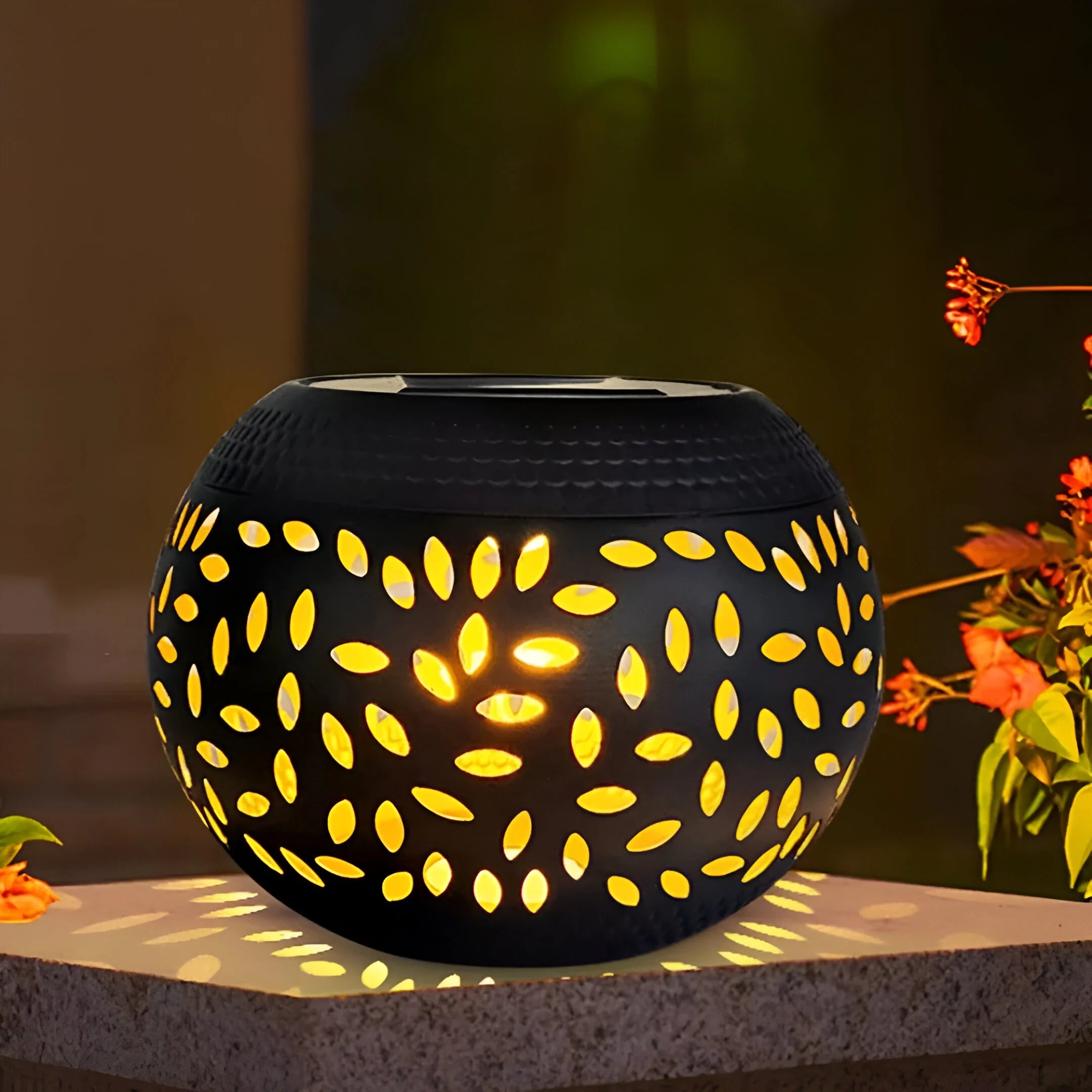 RadianceGlow – Solar Garden Light with Dotted Light Pattern