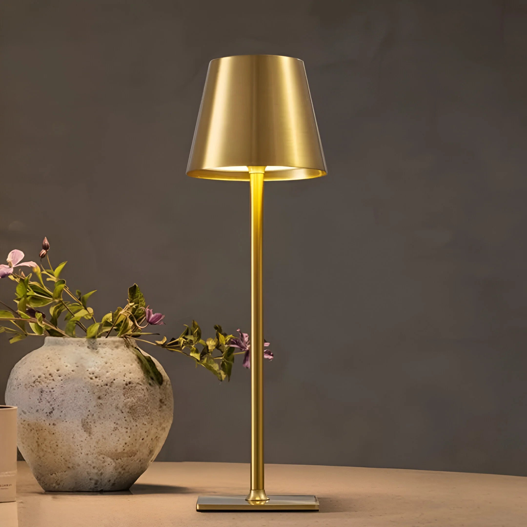 NovaShine – Sleek Dimmable Table Lamp