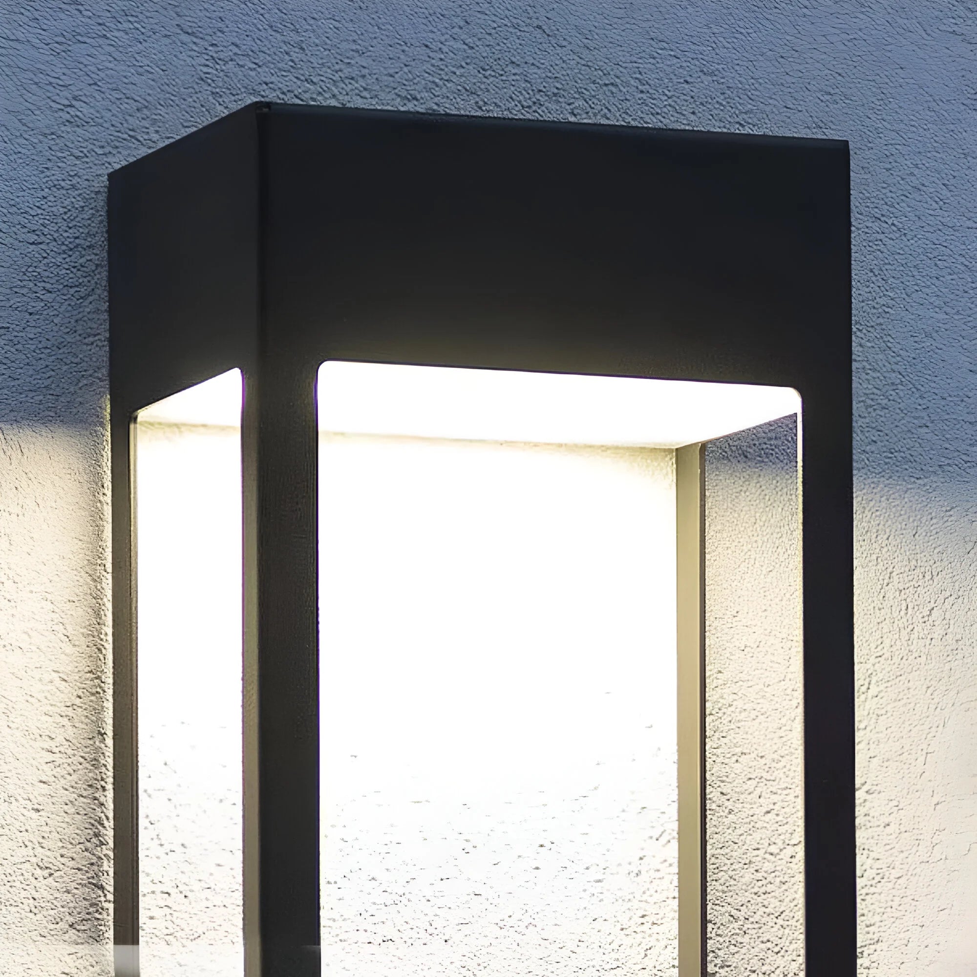 SolarLume – Modern Solar Garden Wall Light