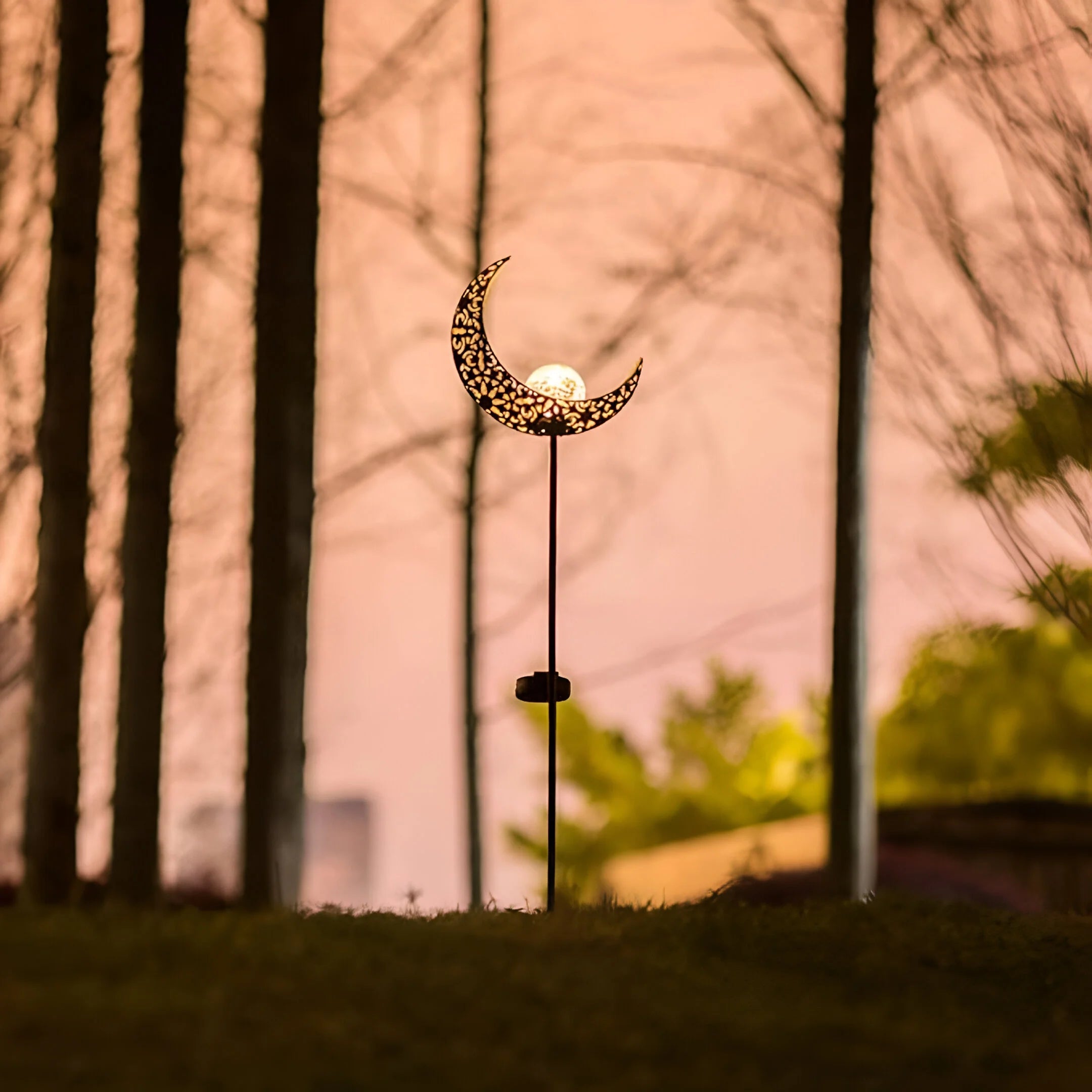 LunaGlow – Solar Moon Garden Light